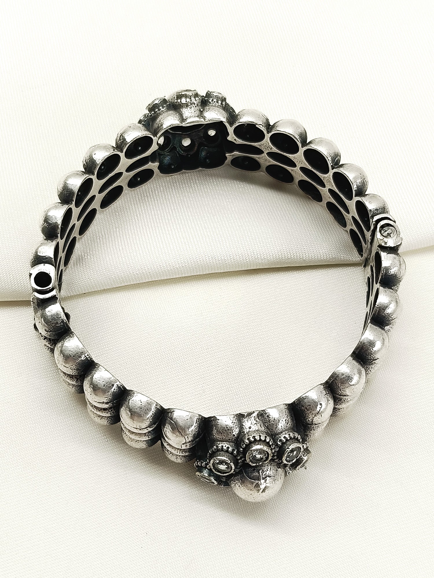 Pradayini Plain Oxidized Kada