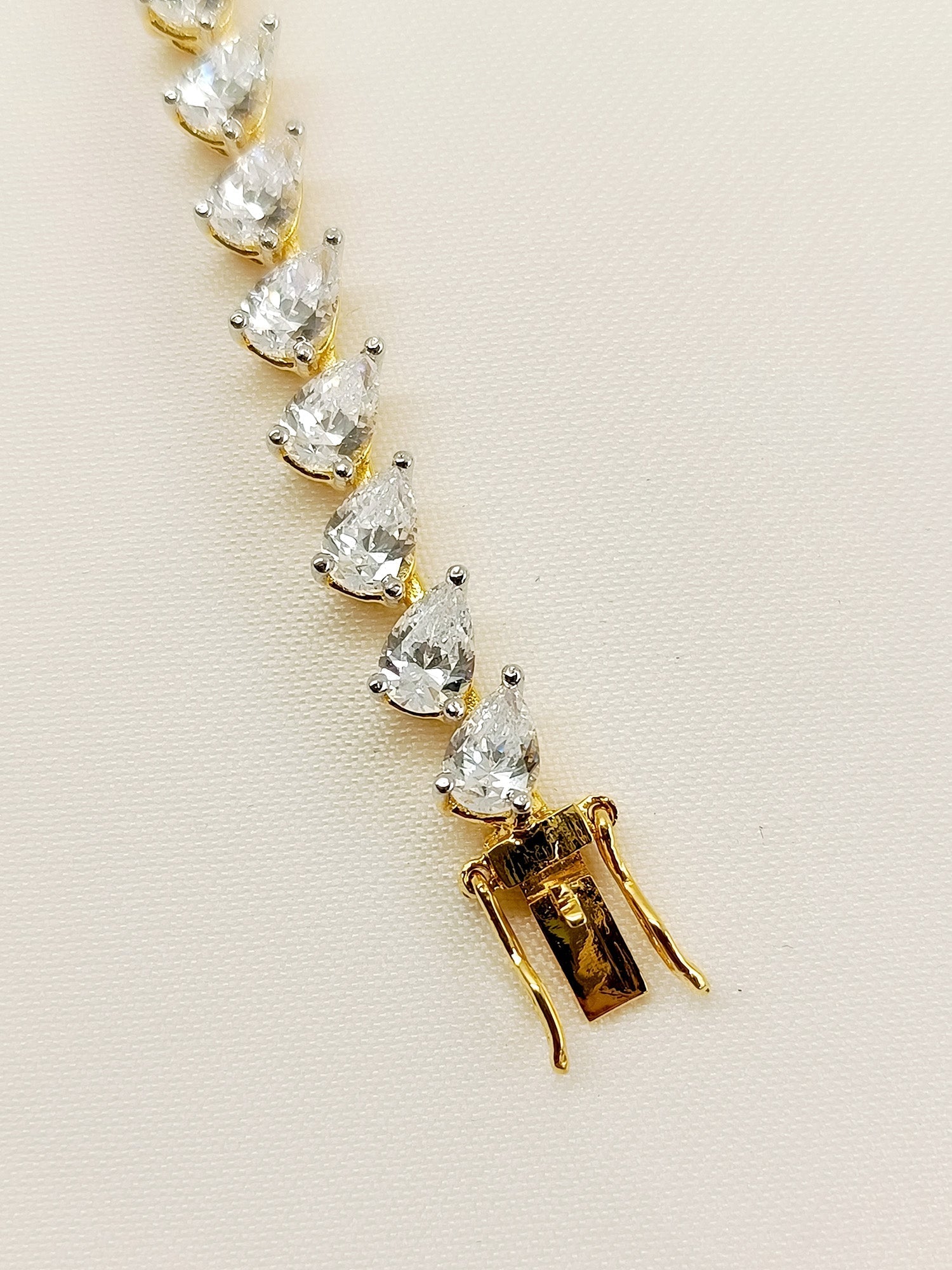 Anuprabha 92.5 Silver Swarovski Stone Bracelet - qivii