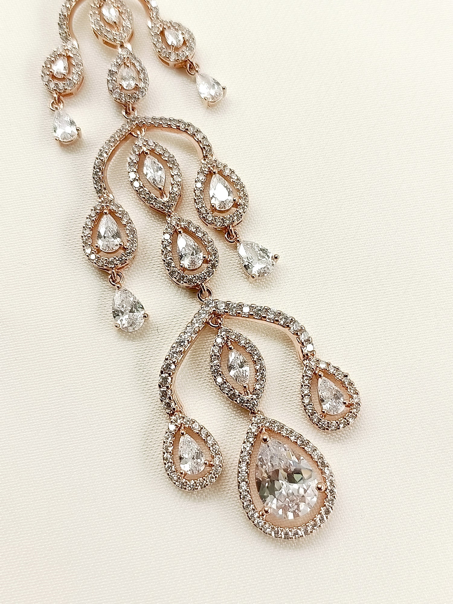 Gulmohar White American Diamond Teeka