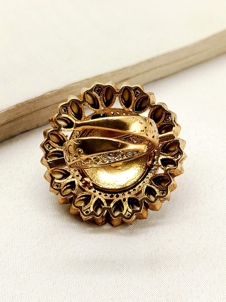  Elegant Vada White Kundan Finger Ring, Perfect for Weddings and Special Occasions