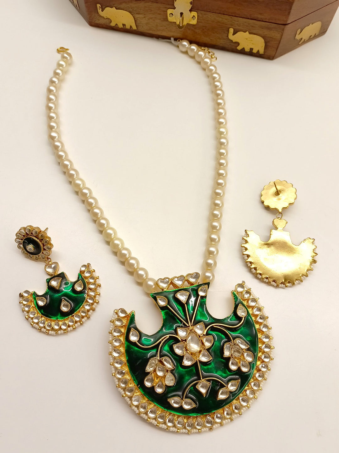 Dominique Green Kundan Pendant Set