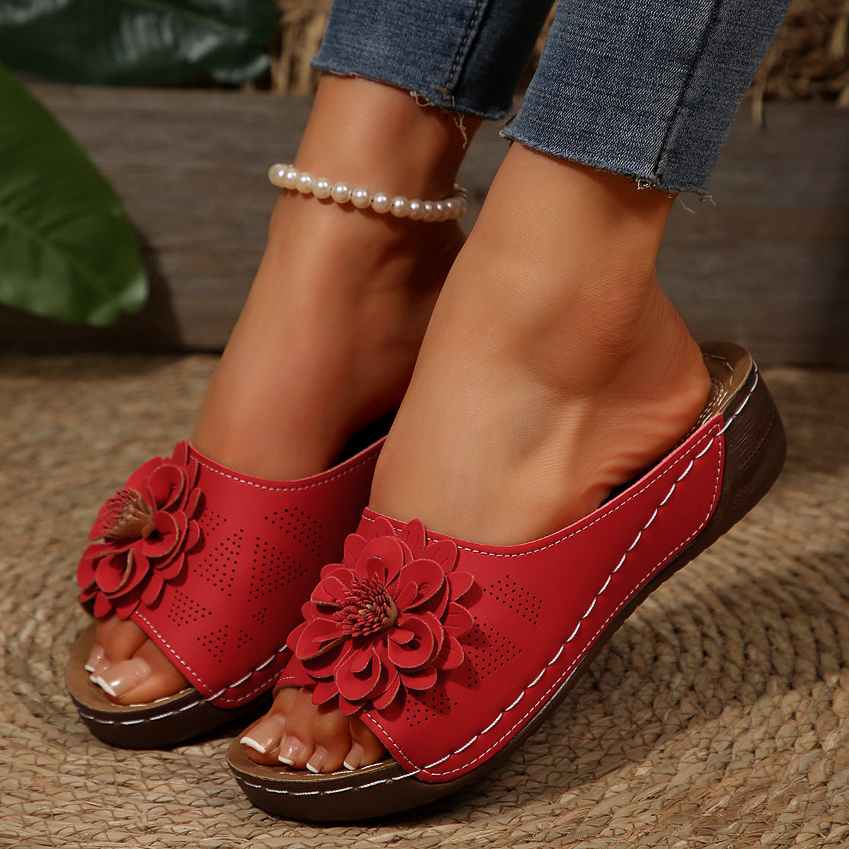 Women's Fleur Cutout Wedge Slides – Flower Appliqué Platform Sandals (US 5–11.5) (Copy)
