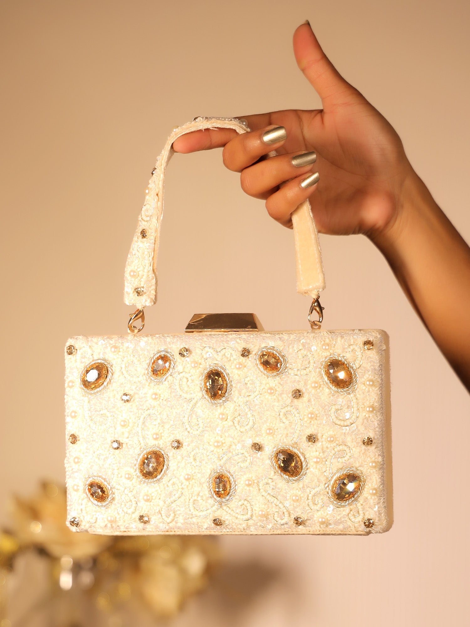 Anpurna White Evening Clutch - qivii