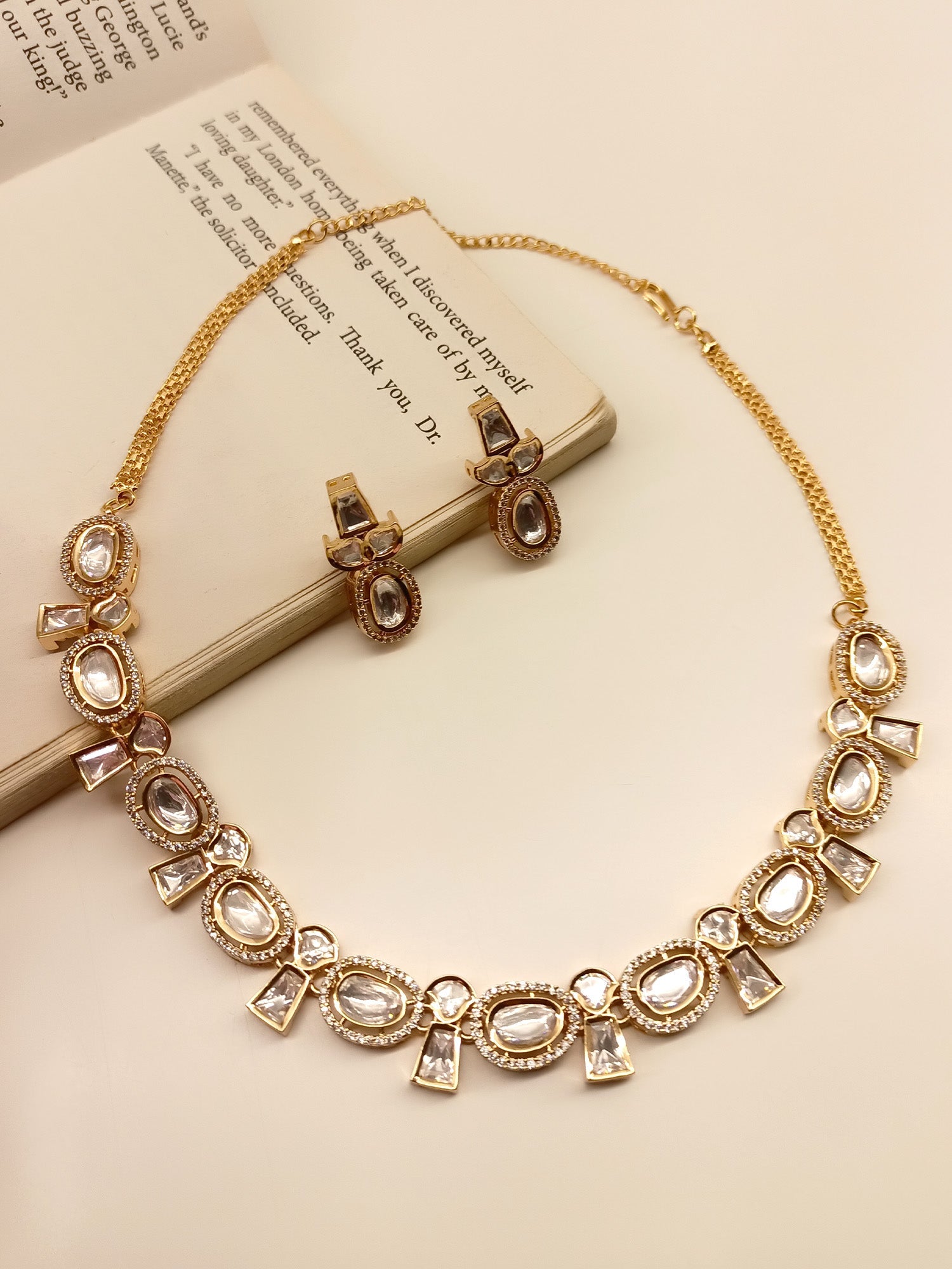 Caterpie White Kundan Necklace Set - qivii