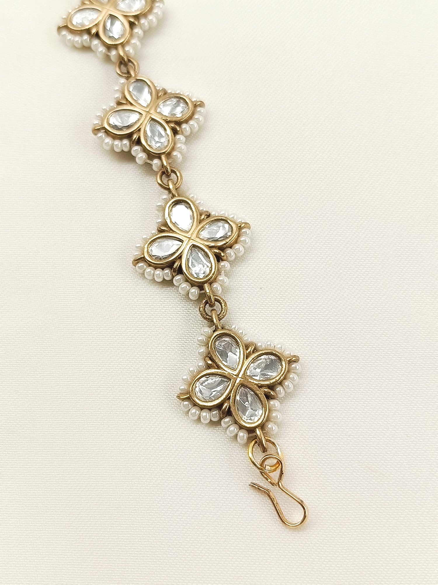 Nehal White Kundan Sheeshpatti