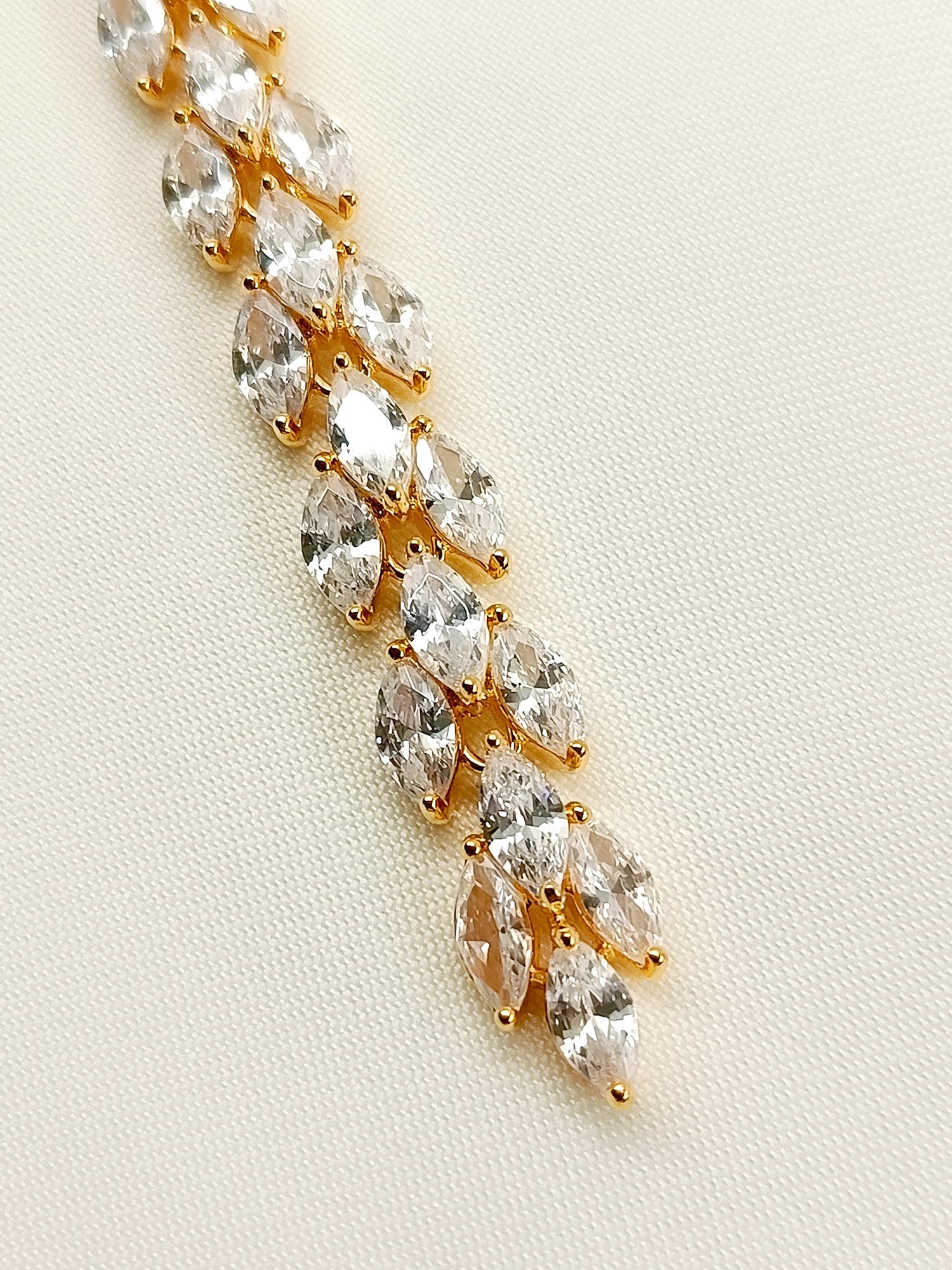 Aakriti White American Diamond Teeka