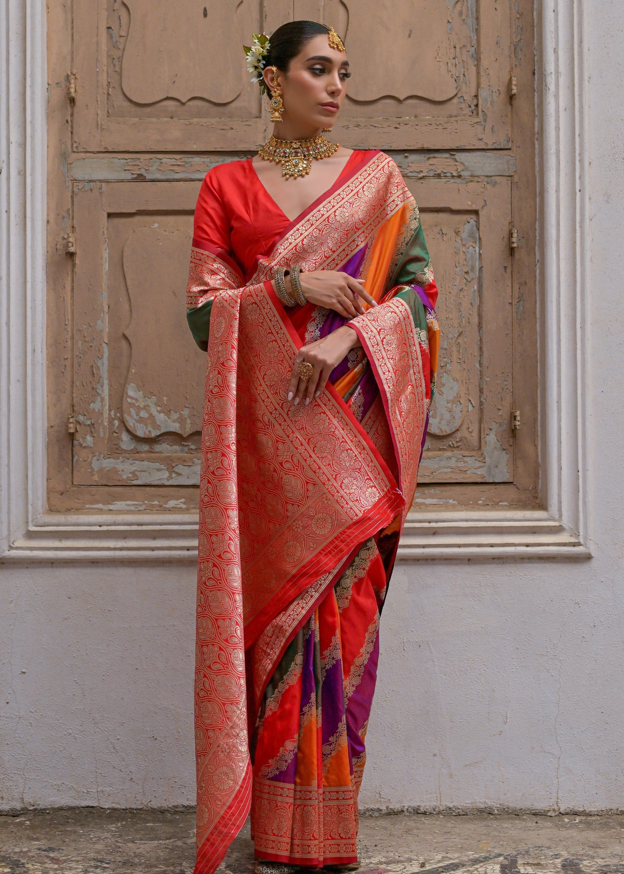 Red Leriya Zari Woven Saree With Contrast Pallu - qivii
