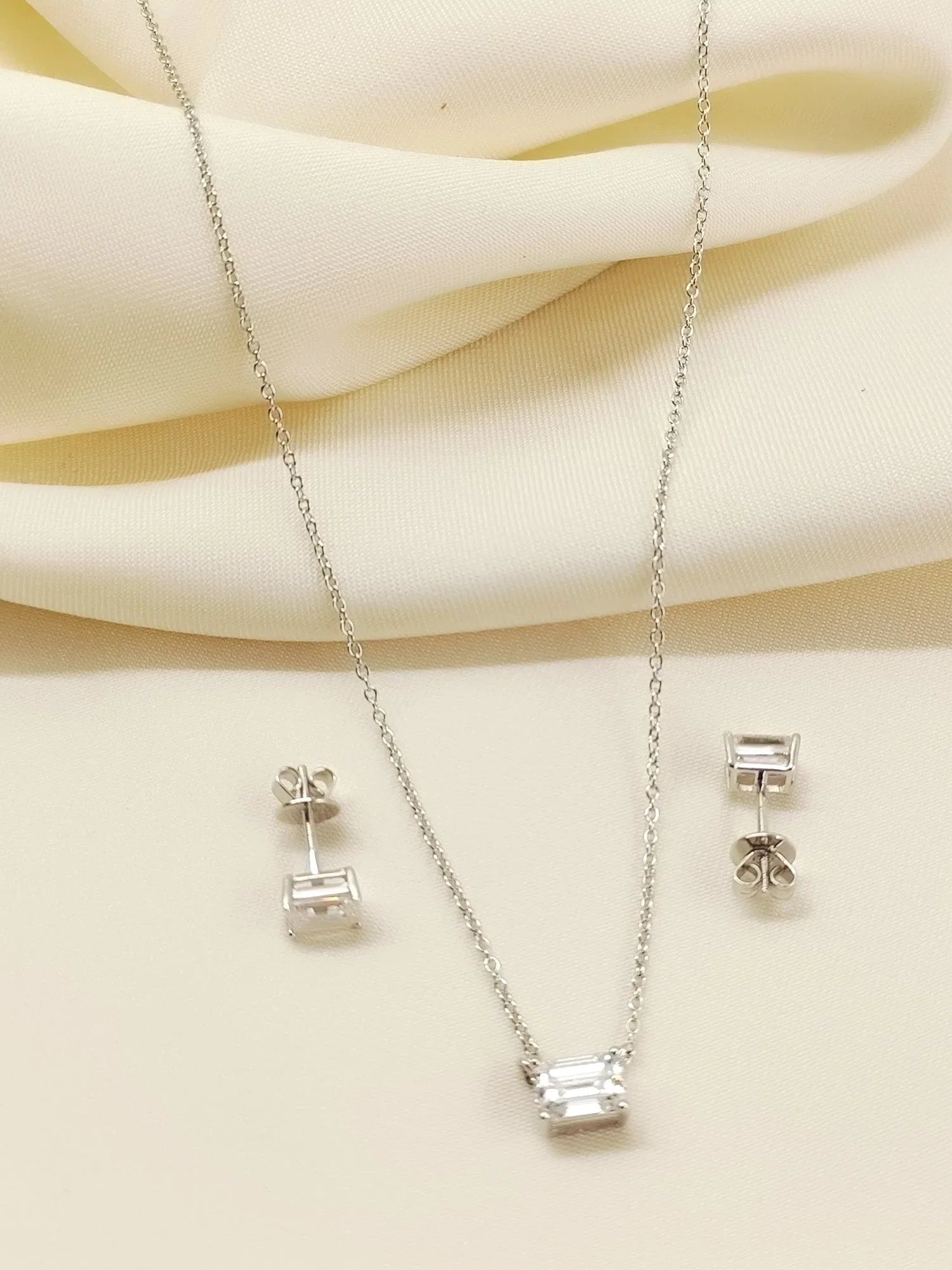 Qashi 92.5 Silver American Diamond Pendant Set