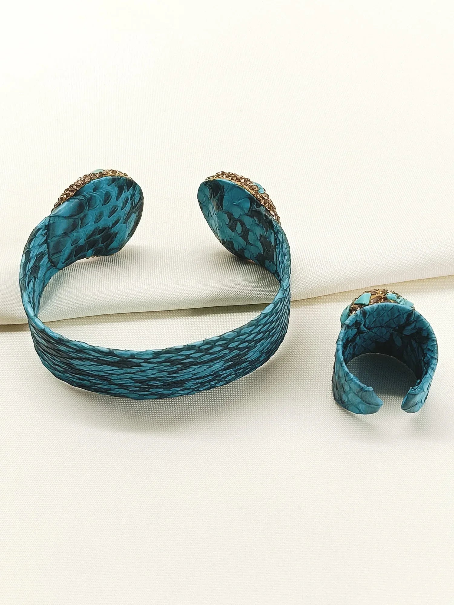 Helix Firozi Western Bracelet With Finger Ring