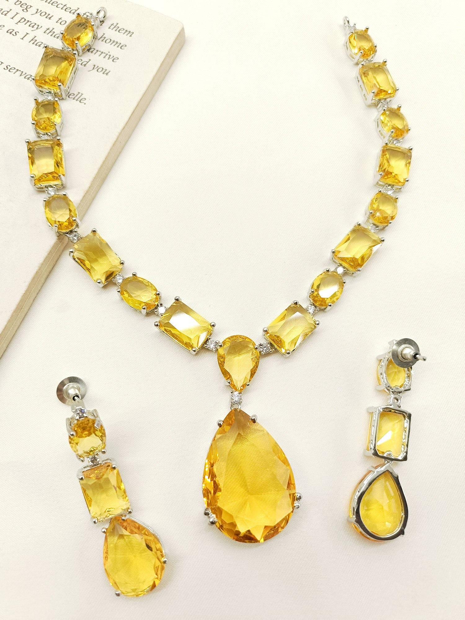 Shishika Yellow Swarovski Stone Necklace Set - qivii