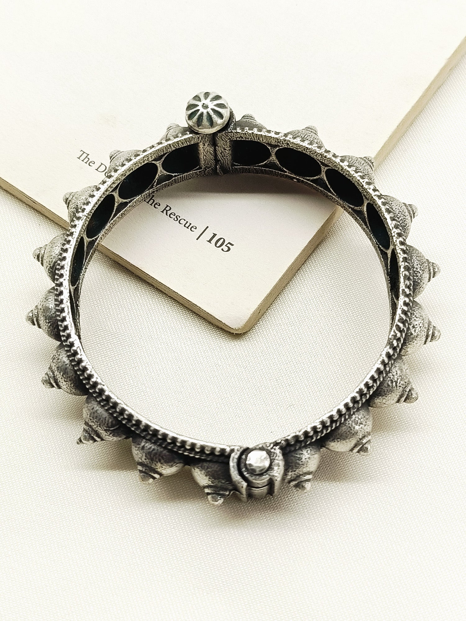 Yashodhara Plain Oxidized Kada