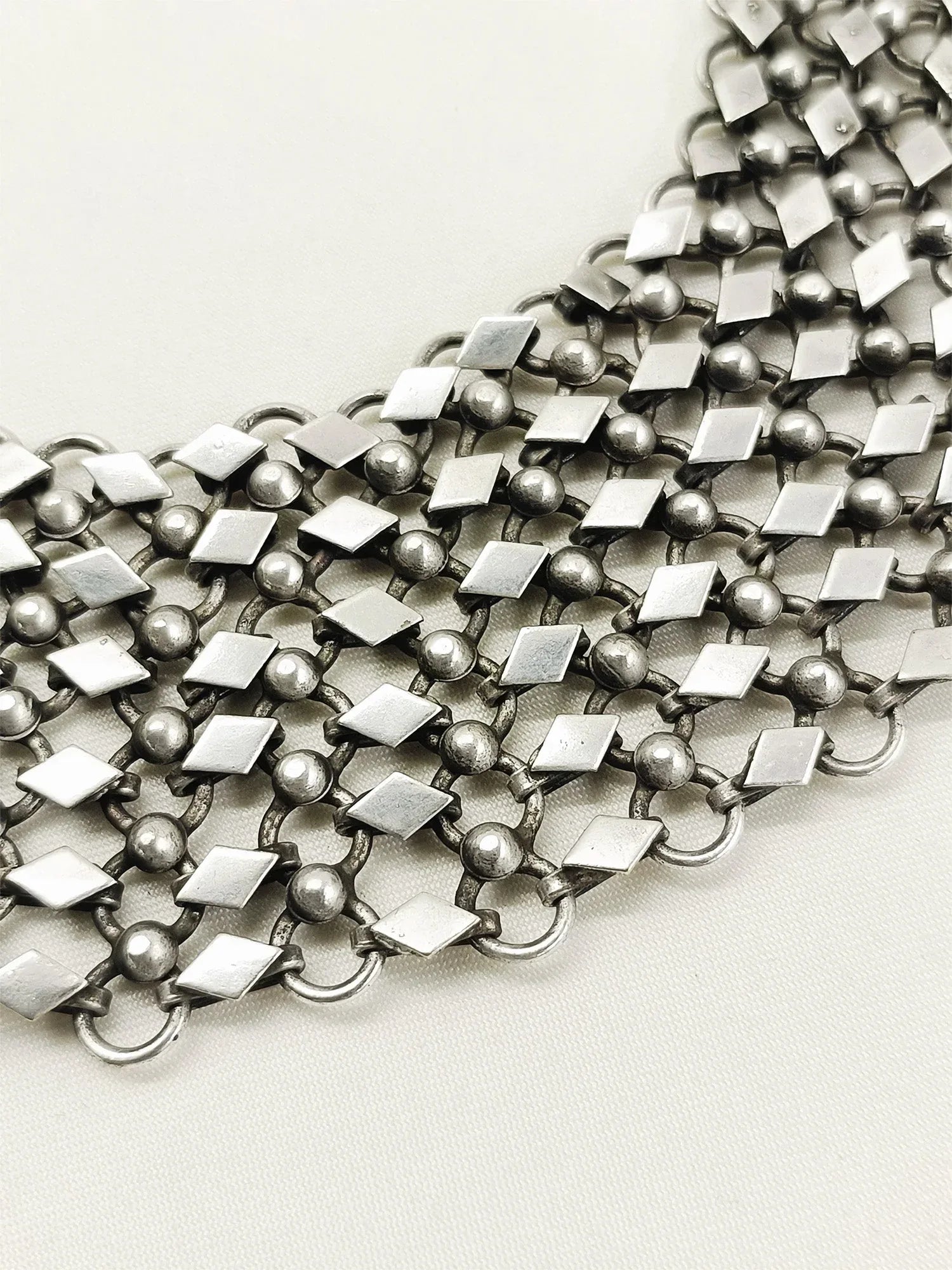 Irya Plain Men's Neckpiece