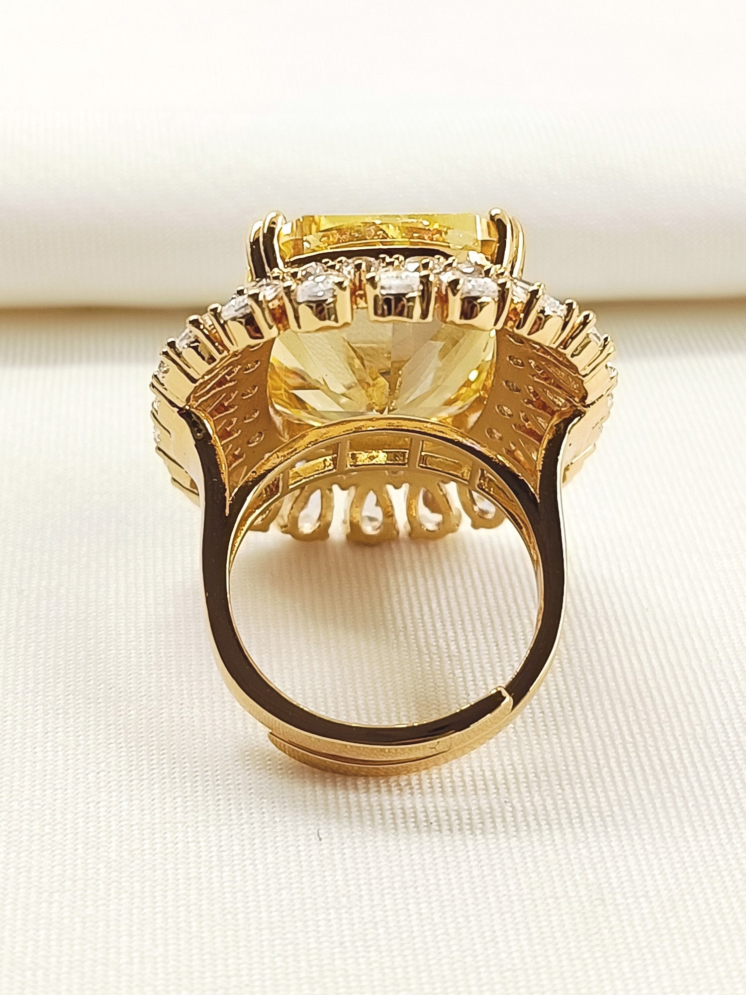 Zeniro Yellow American Diamond Finger Ring