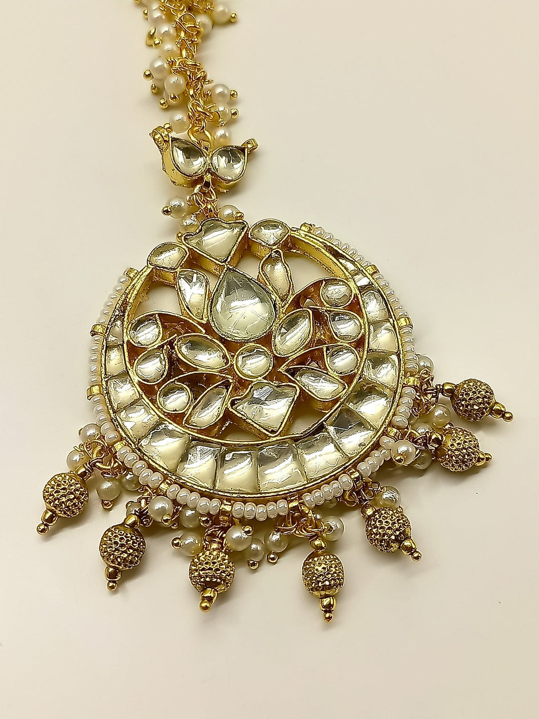 Nezami White Kundan Maangtikka