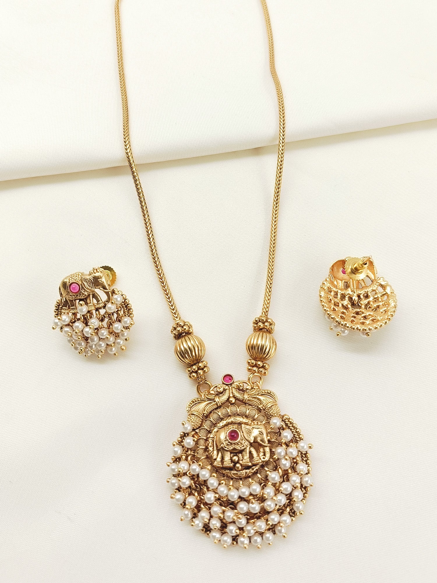 Diya White Pearl Antique Pendant Set