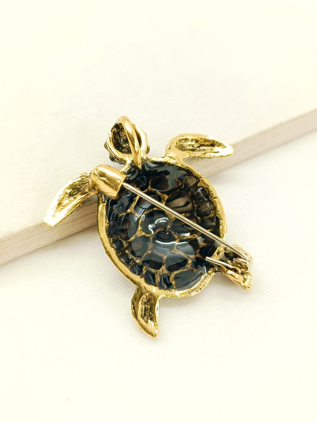 Vaishvi Tortoise Men's Brooche