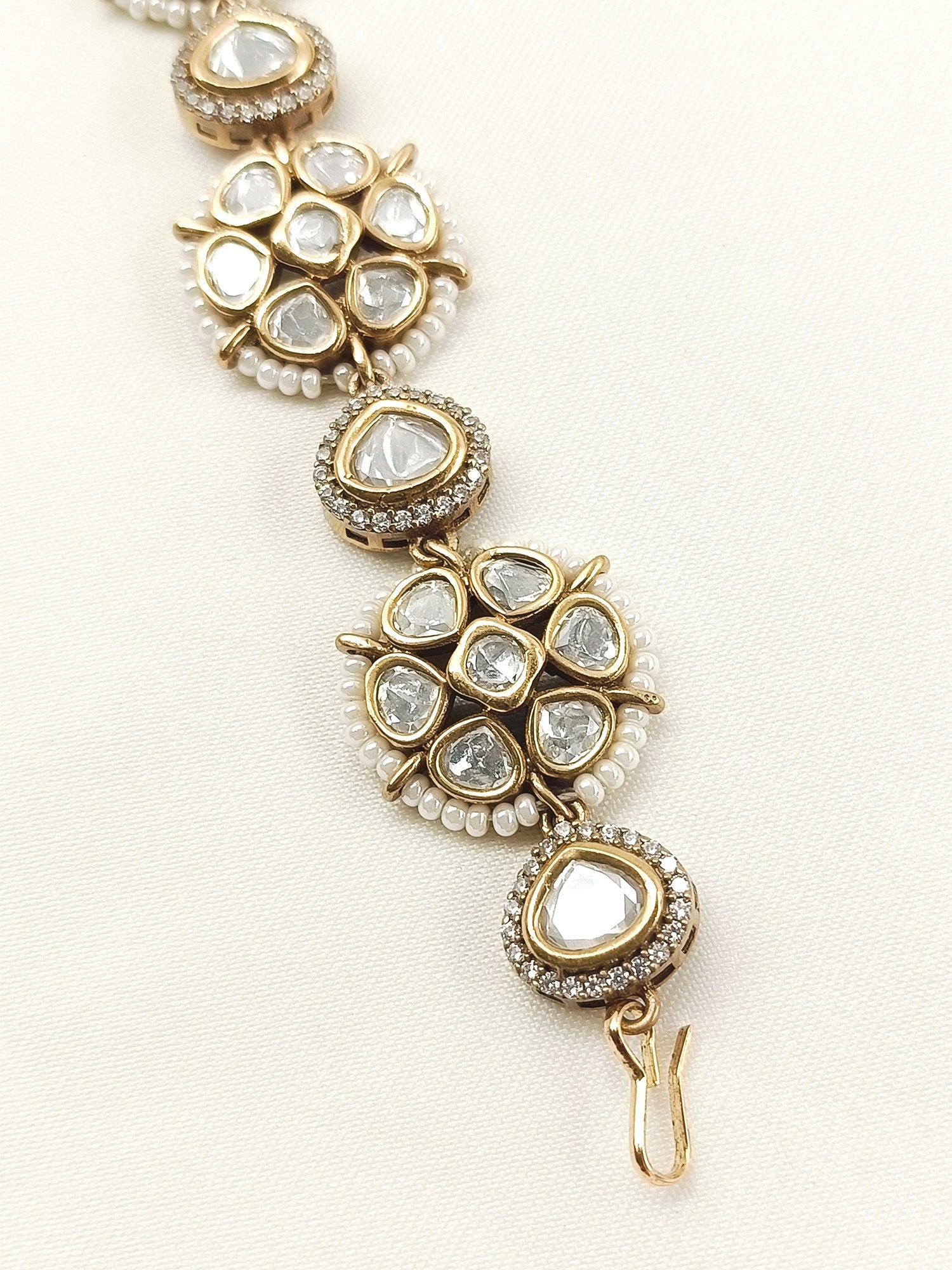 Jigisha White Kundan Sheeshpatti