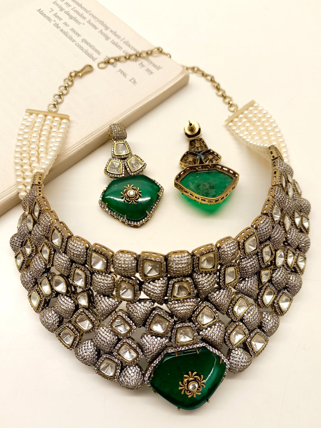 Gerbera Green Victorian Necklace Set