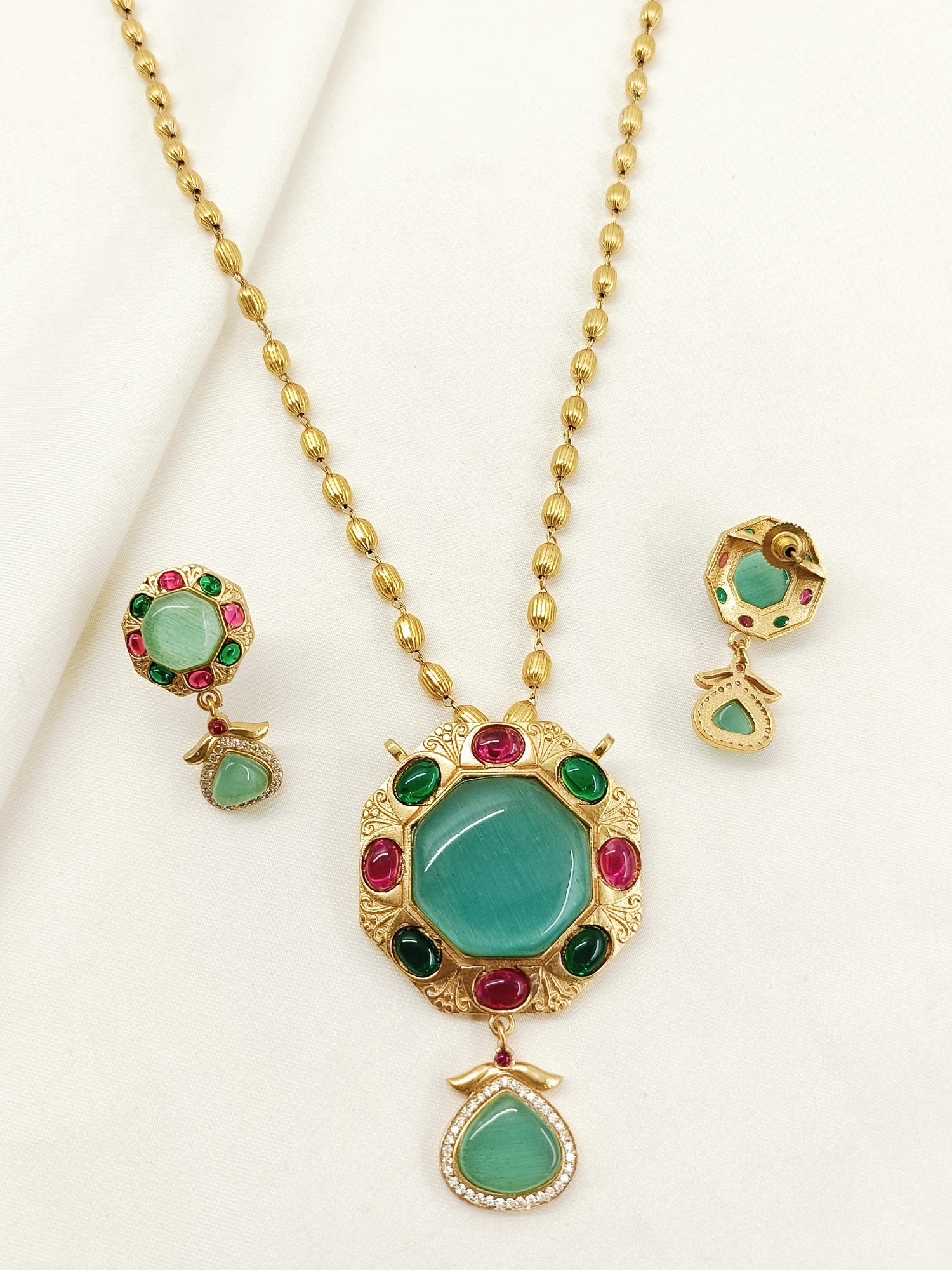 Aarika Multi Colour Oxidized Pendant Set