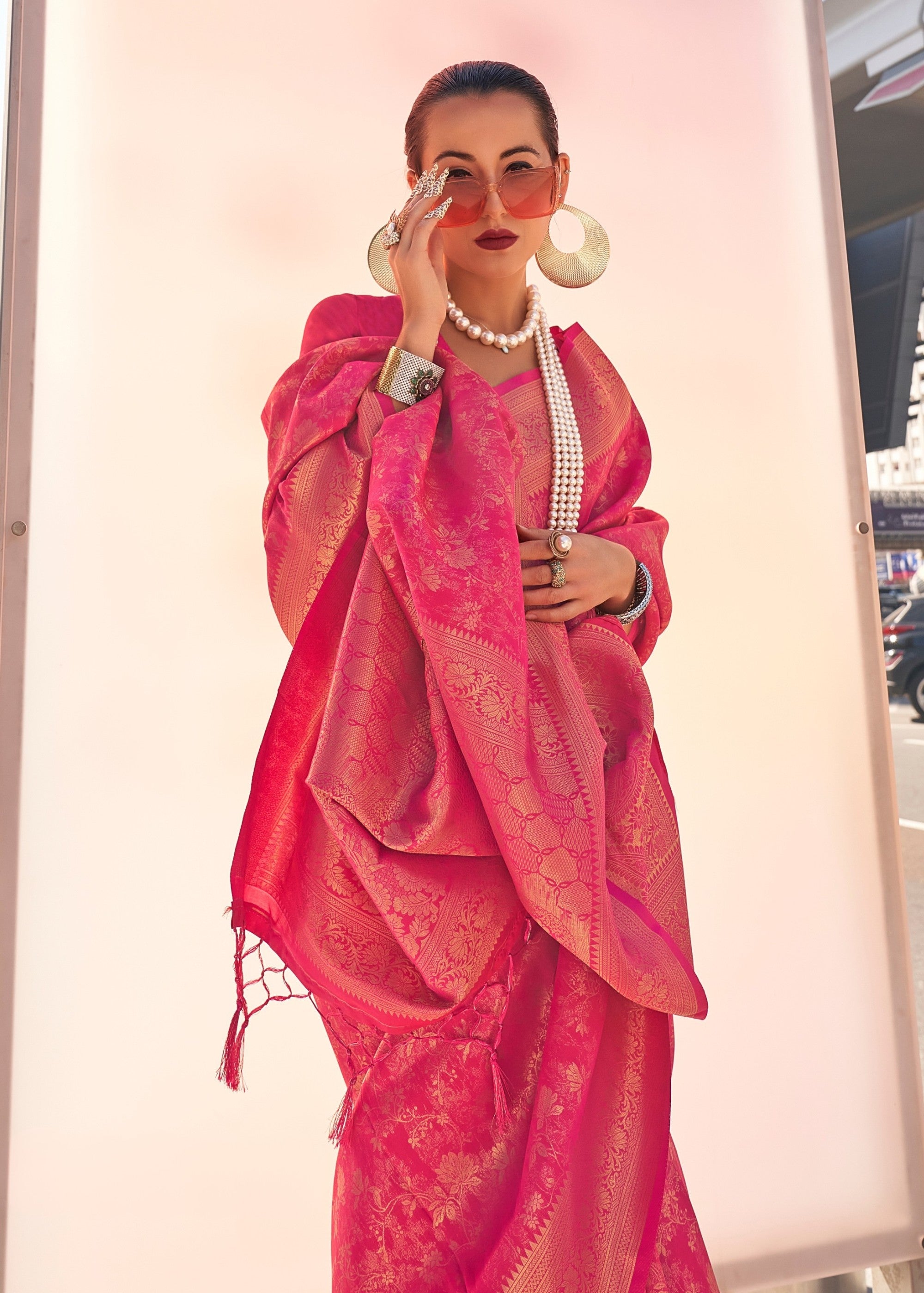 Barbie Pink Handloom Weaving Saree - qivii