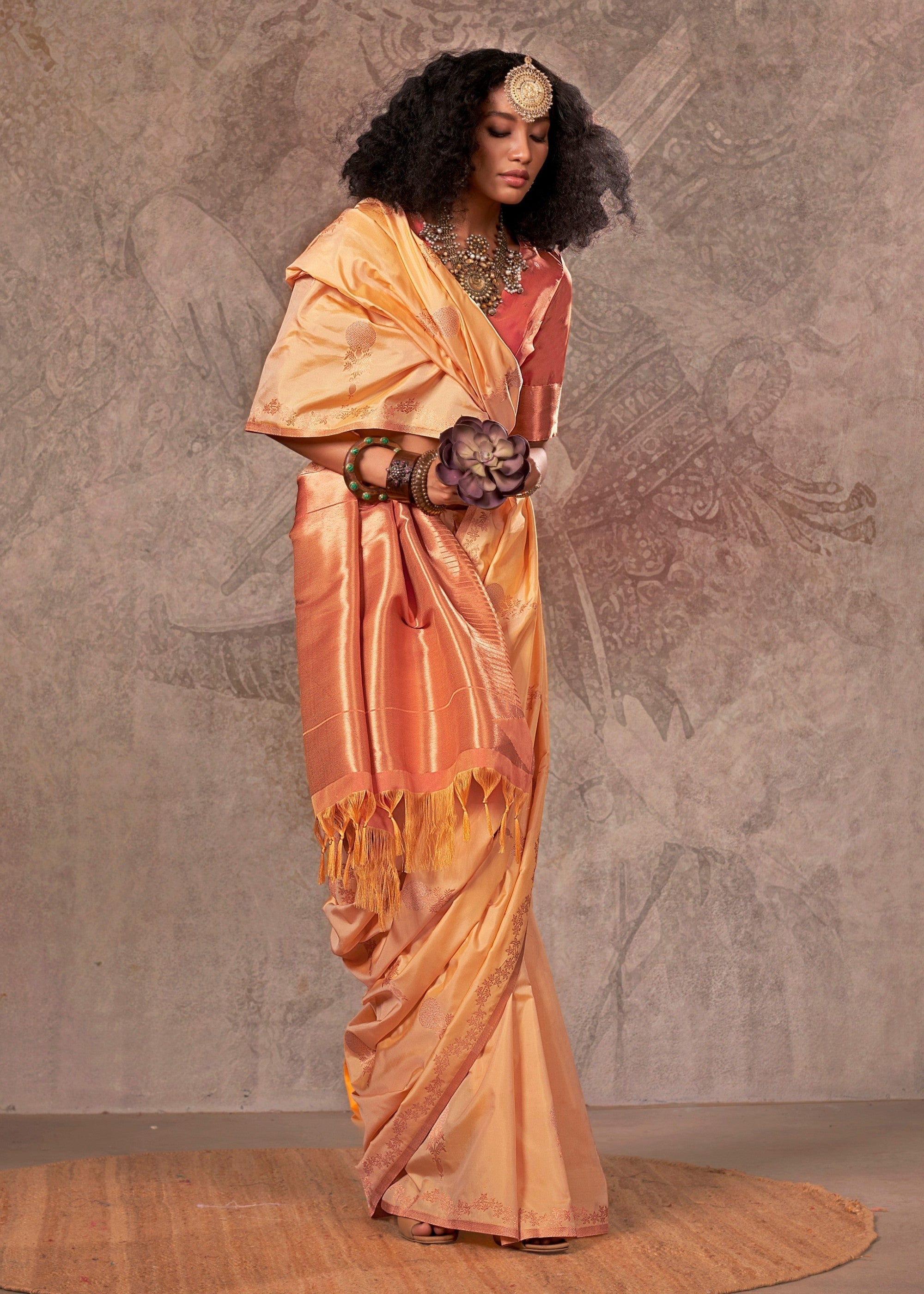 Coral Orange Two Tone Handloom Weaving Silk Saree with Contrast Pallu - qivii