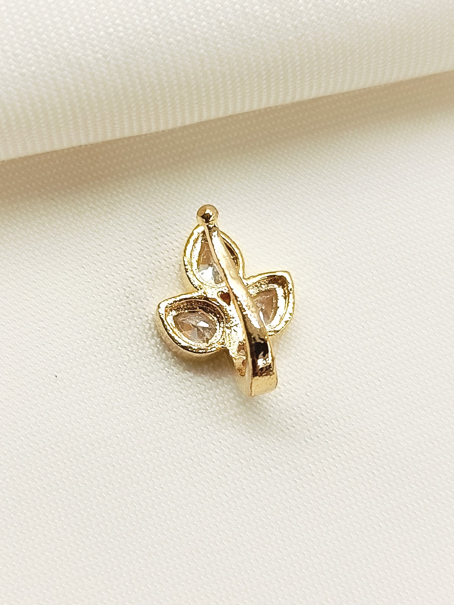 Avanti Golden American Diamond Pressing Nath