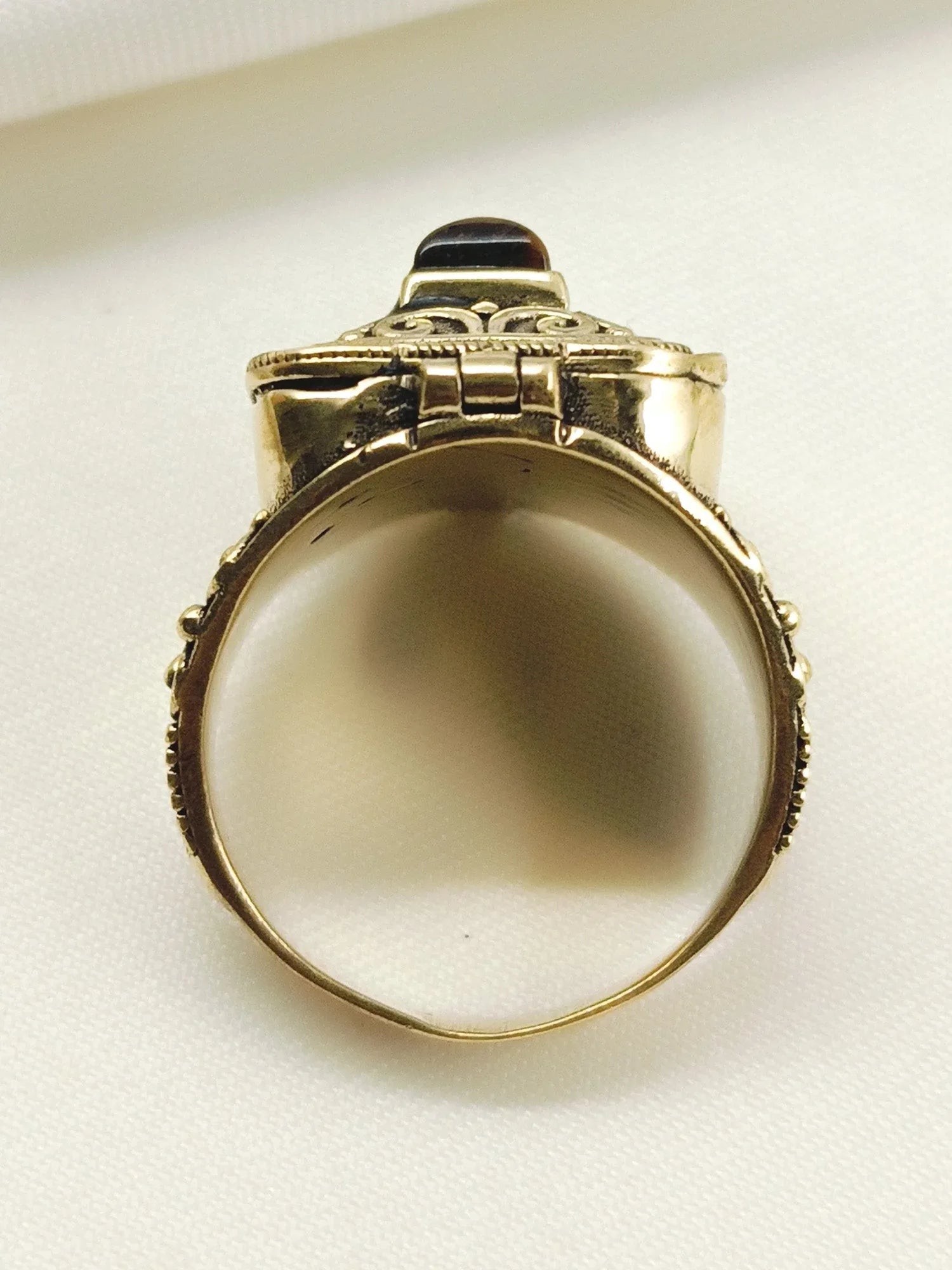 Roop Brown Western Finger Ring