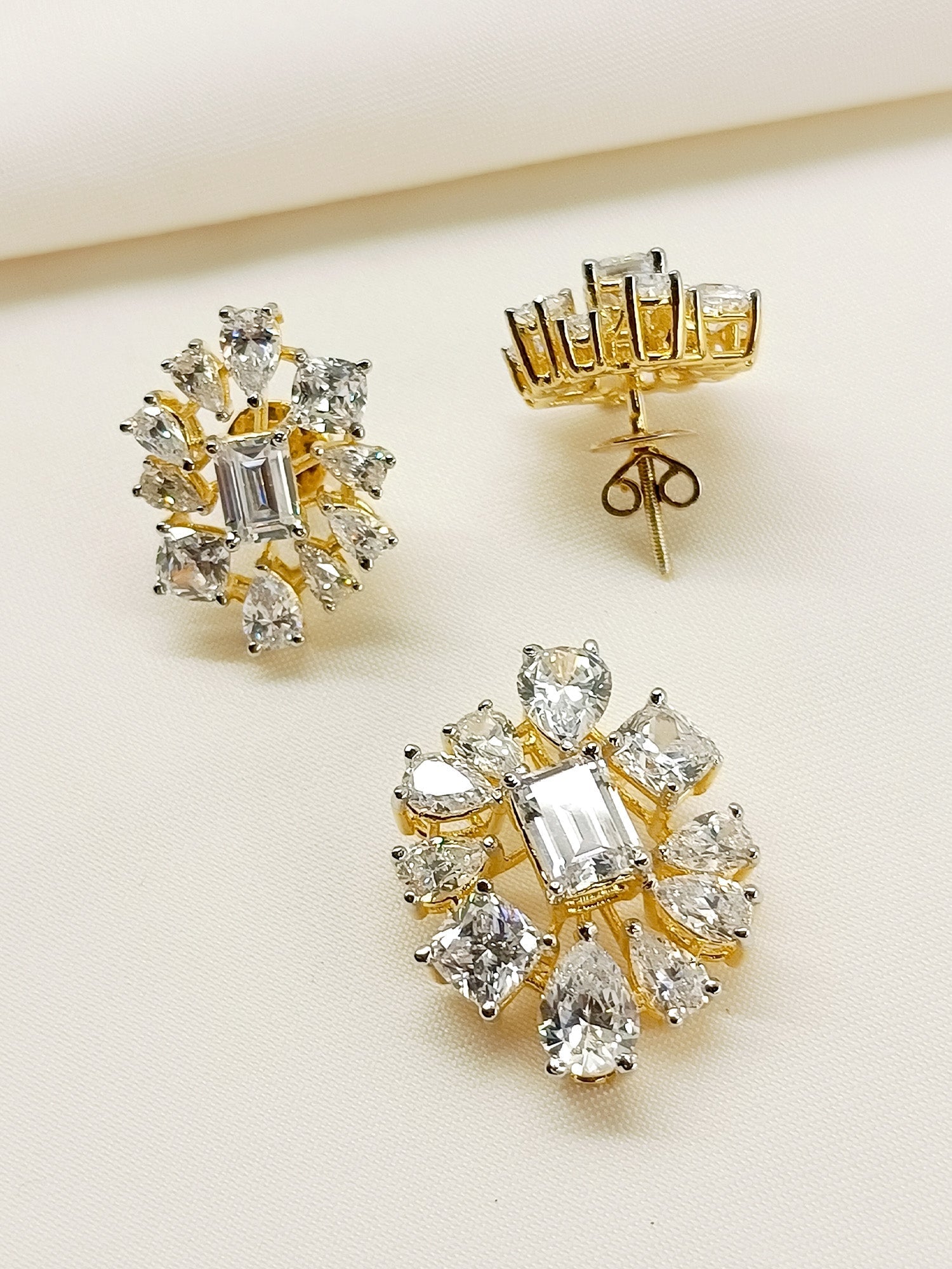 Renuka 92.5 Silver Swarovski Stone Pendant Set - qivii