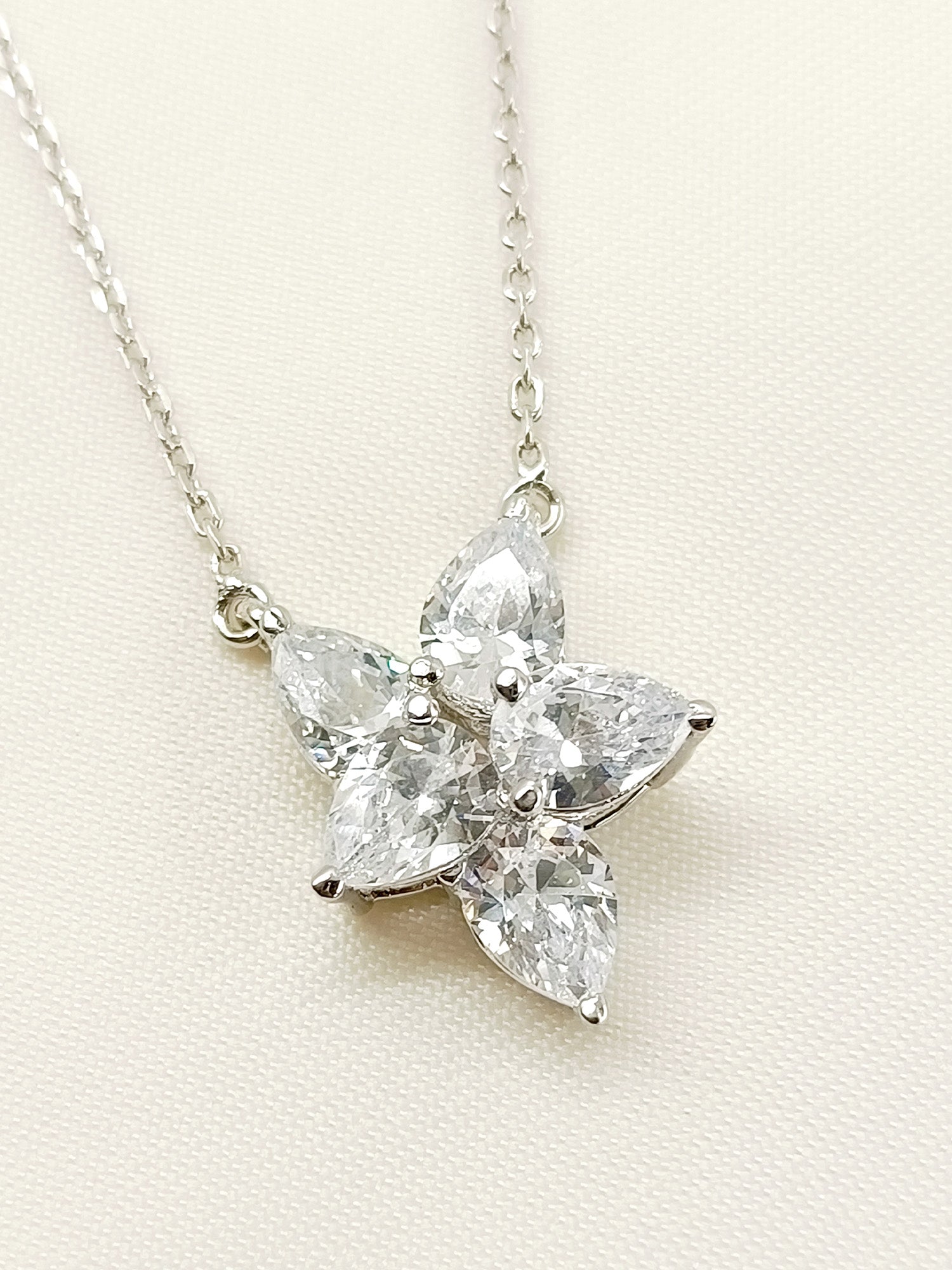 Zamila 92.5 Silver Swarovski Stone Pendal - qivii