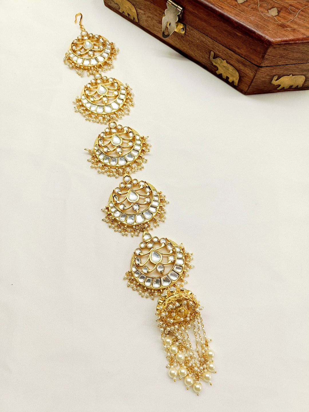 Shaweta White Braid Accessories In Kundan