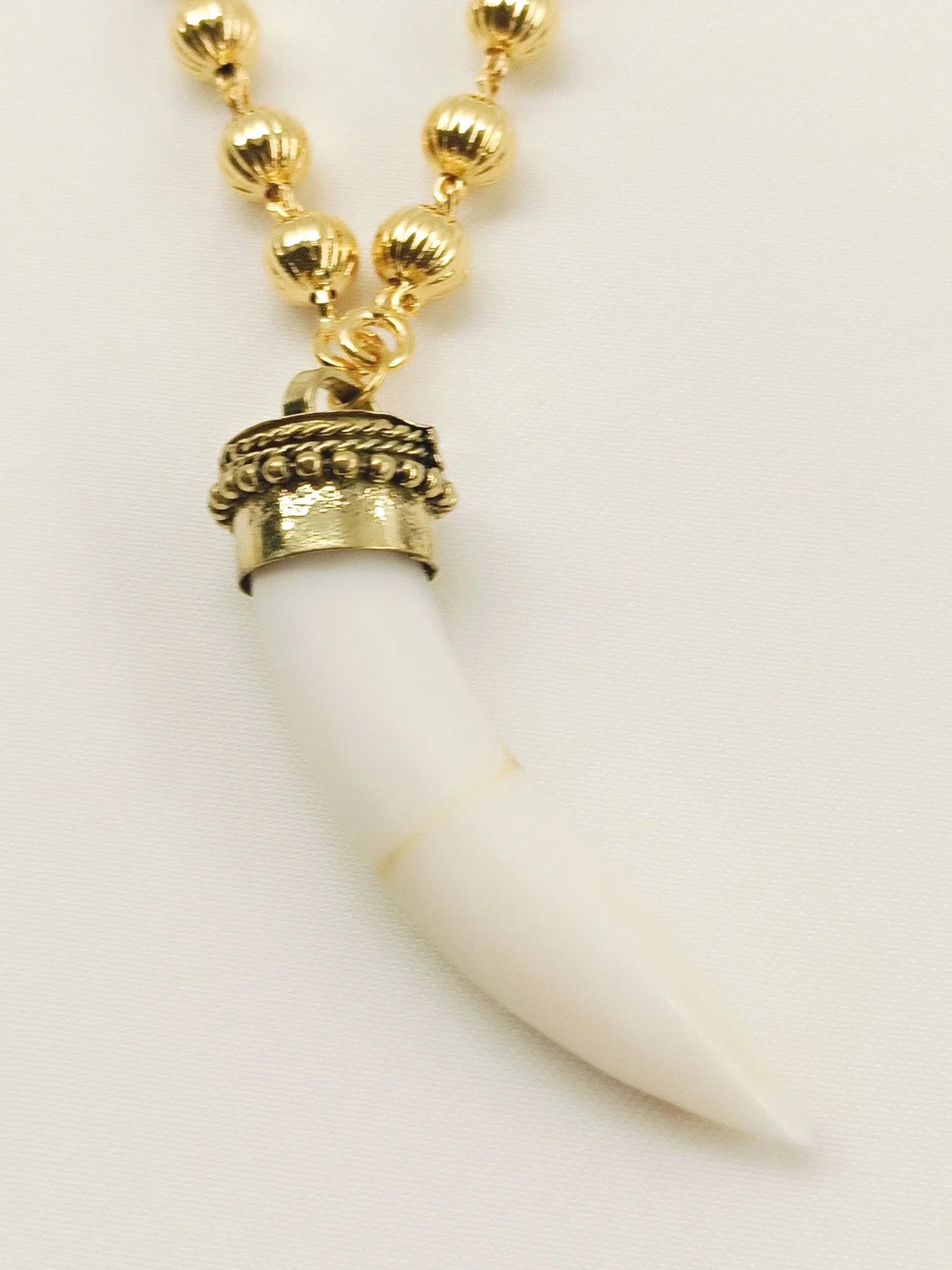 Apayajita White Bone Men's Neckpiece