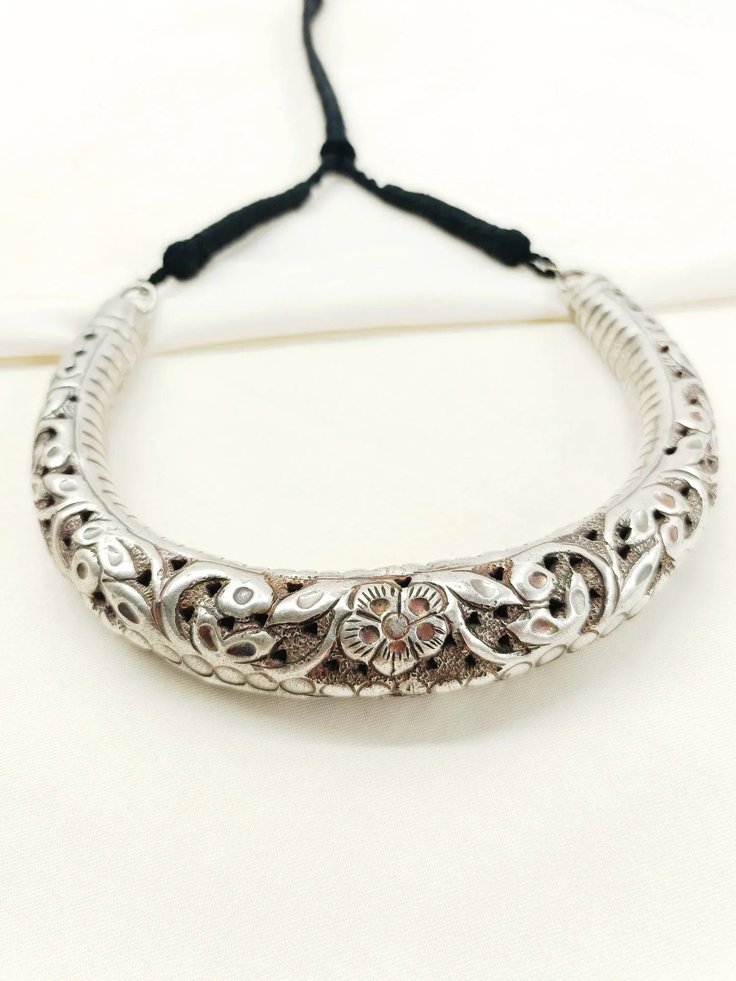 Ishira Plain Men's Neckpiece