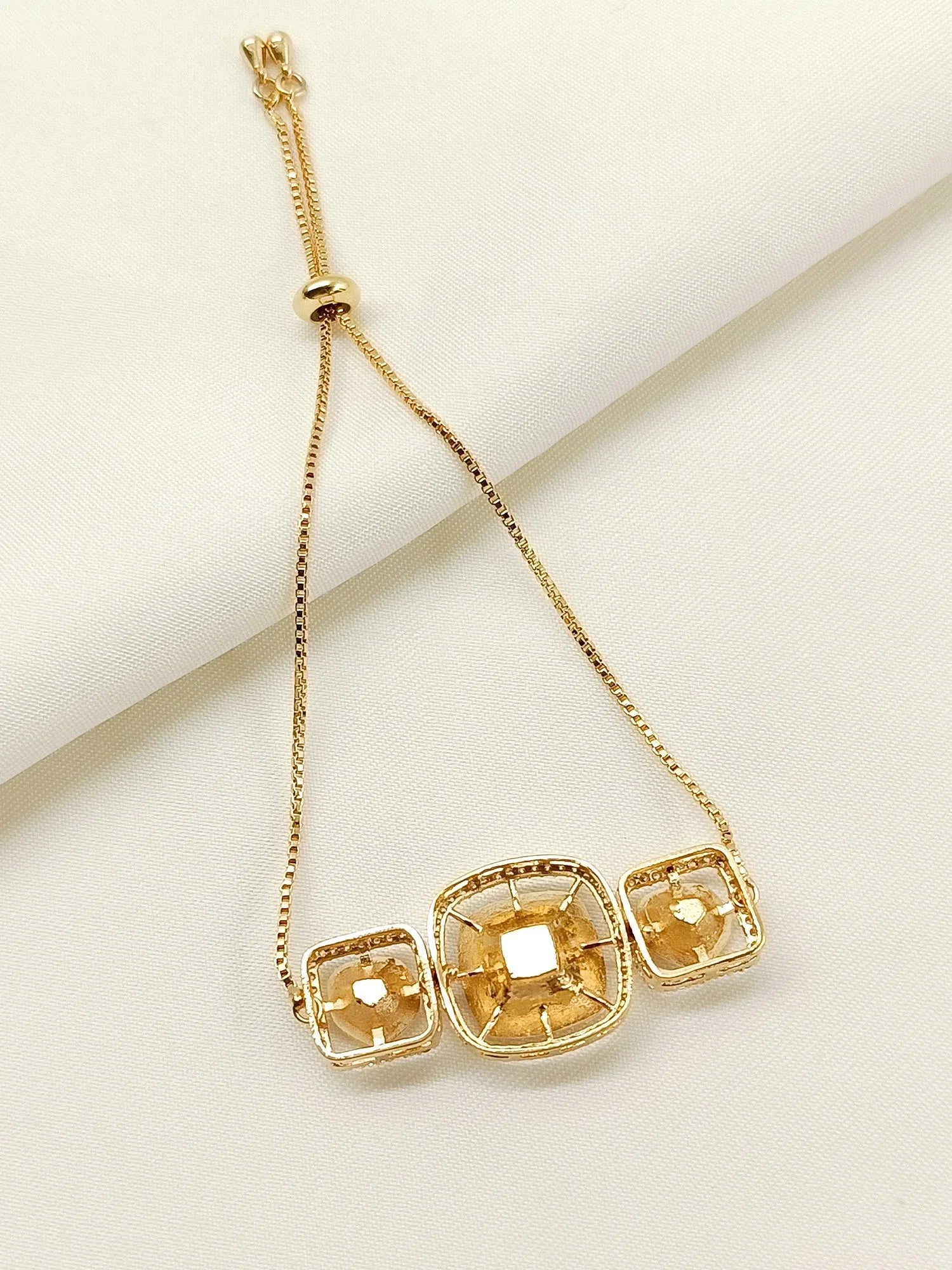 Ikshita White Kundan Bracelet