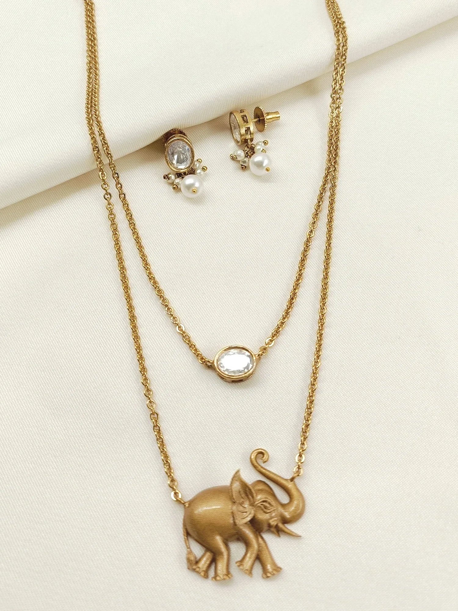 Roohi White Kundan Pendant Set
