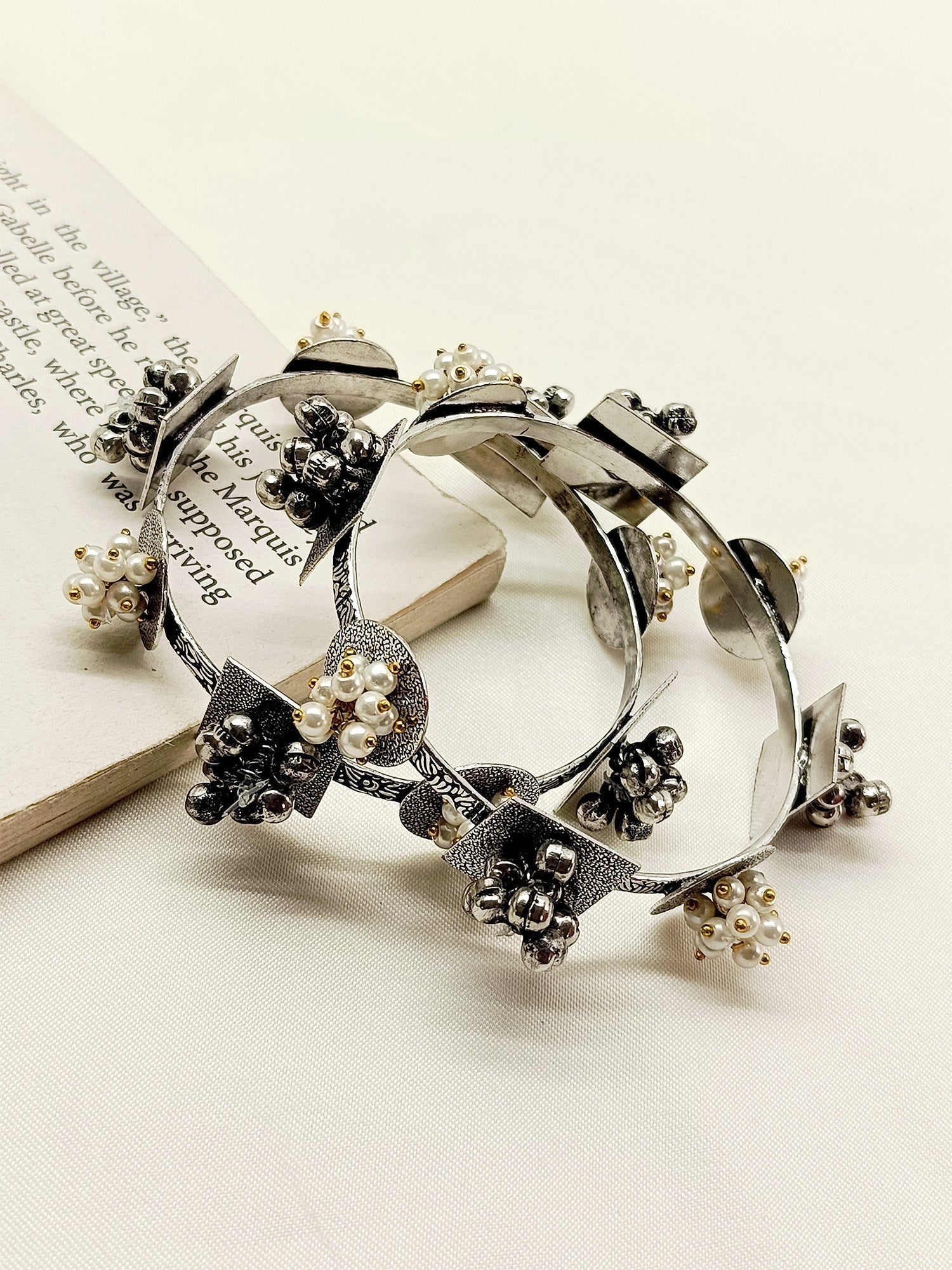 Shyla Cream Oxidized Bangle - qivii