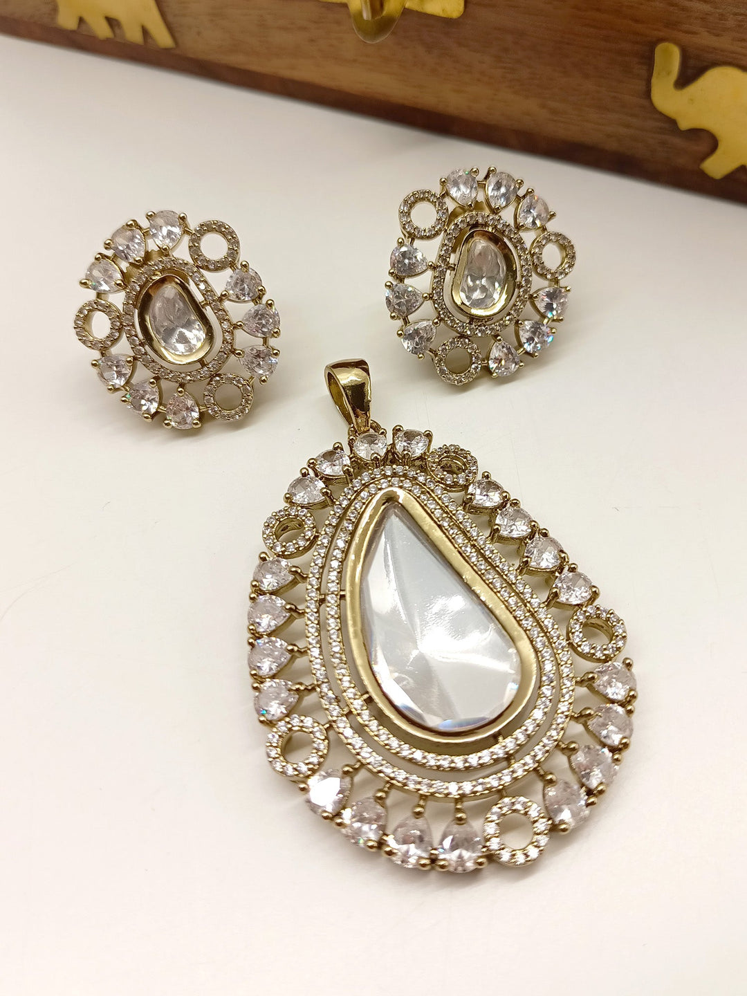 Aranyani Diamond Polki Pendant Set