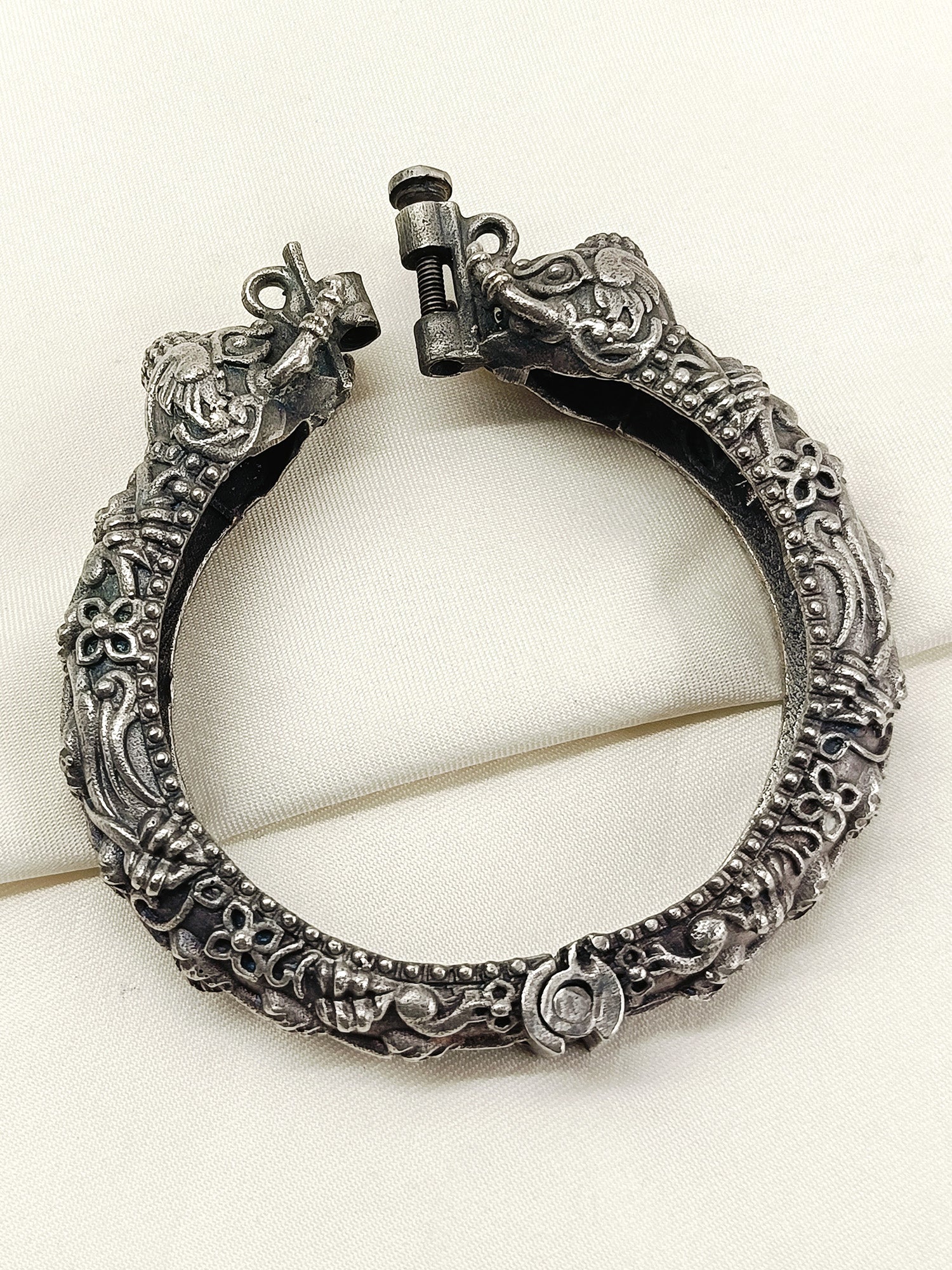 Clevra Plain Elephant Oxidized Kada