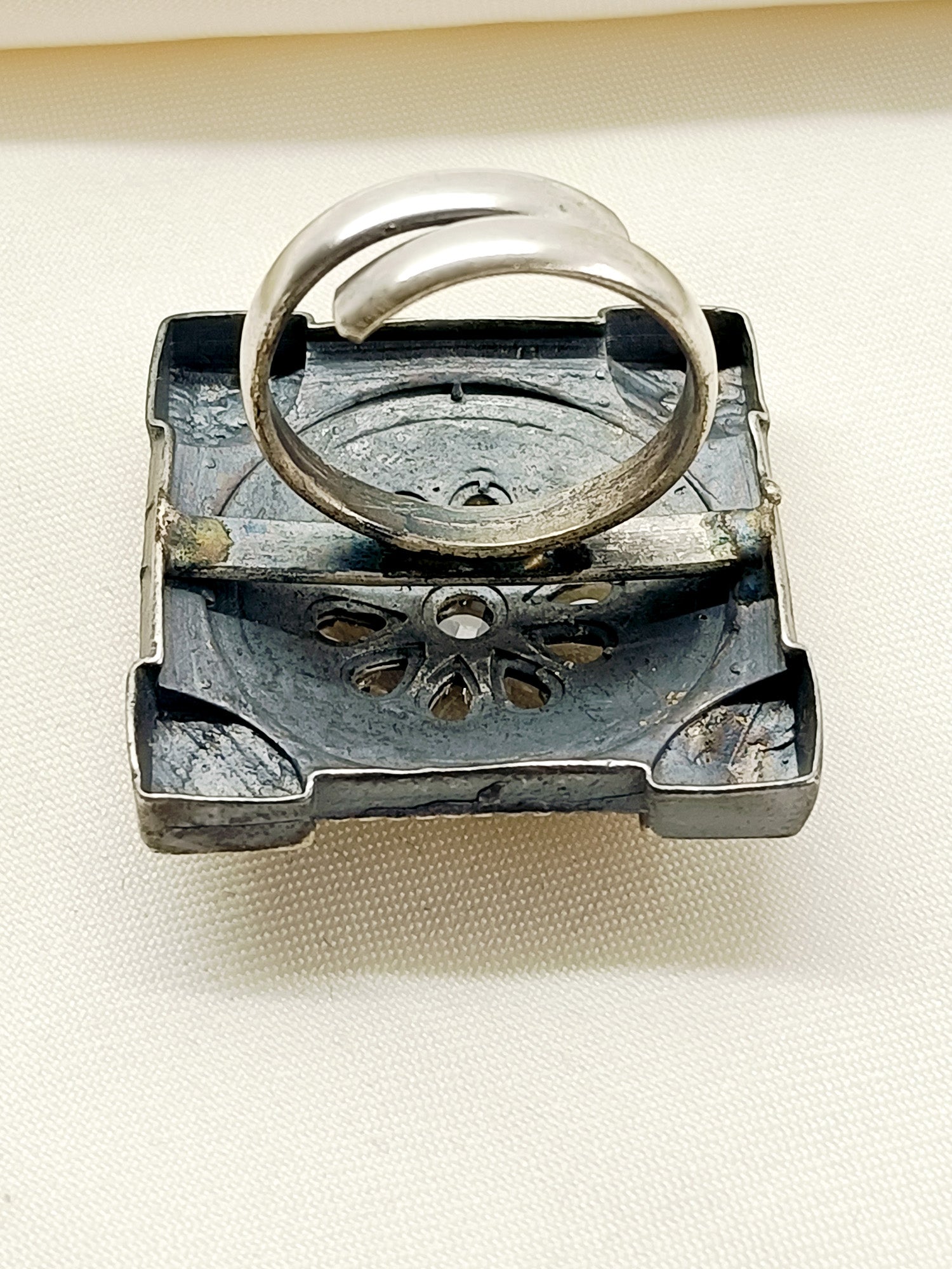 Aurelia White Oxidized Finger Ring