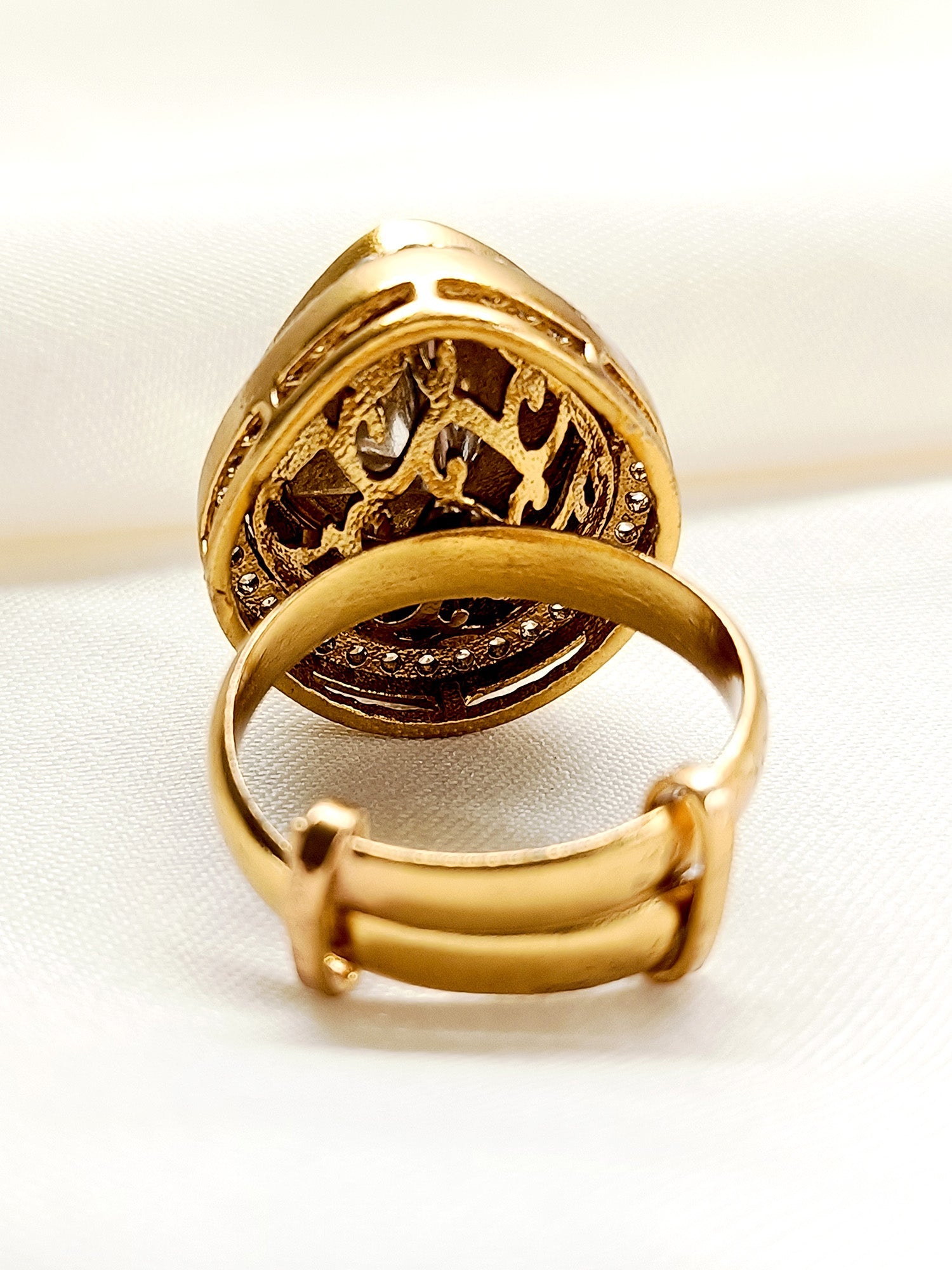 Aahladita White Kundan Finger Ring