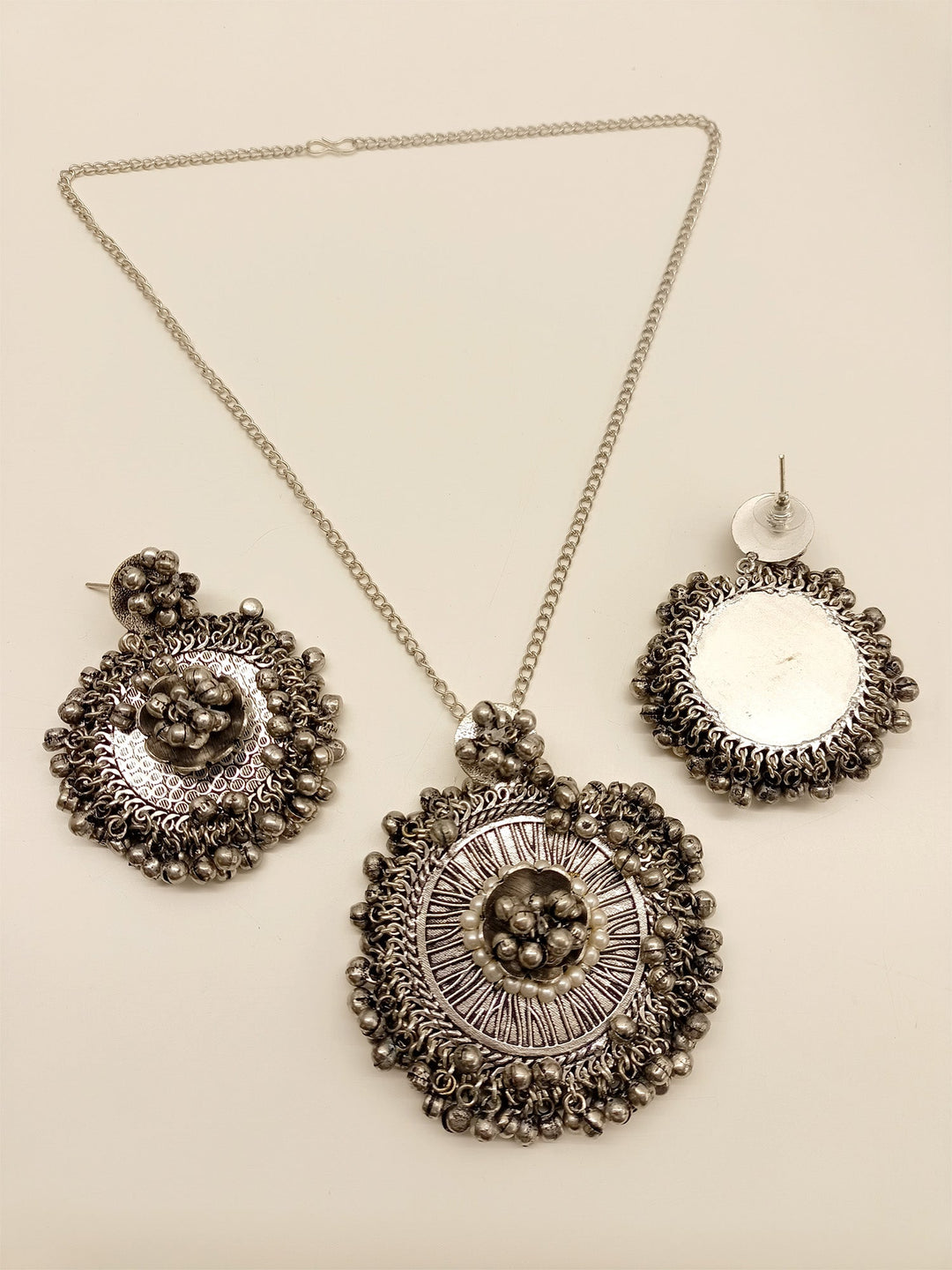 Mirika White Oxidized Pendant Set