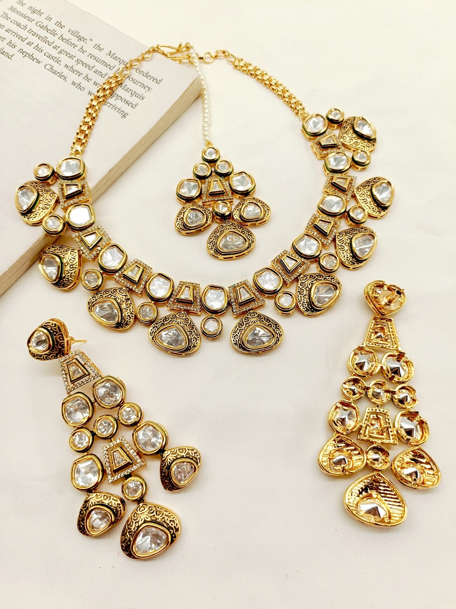 Pranjali White Kundan Necklace Set - qivii