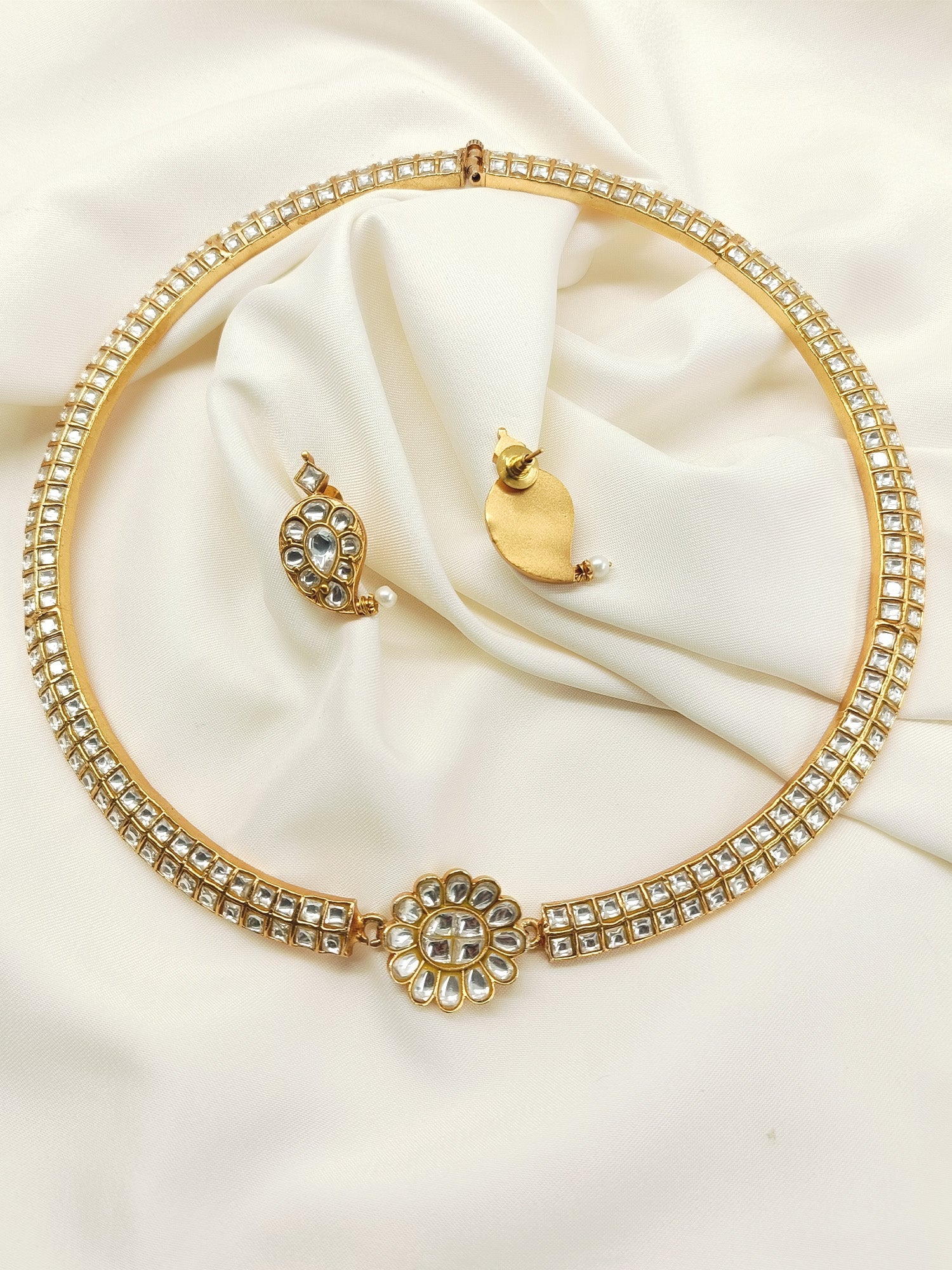 Shrudhi White Hasli Styled Kundan Choker Set