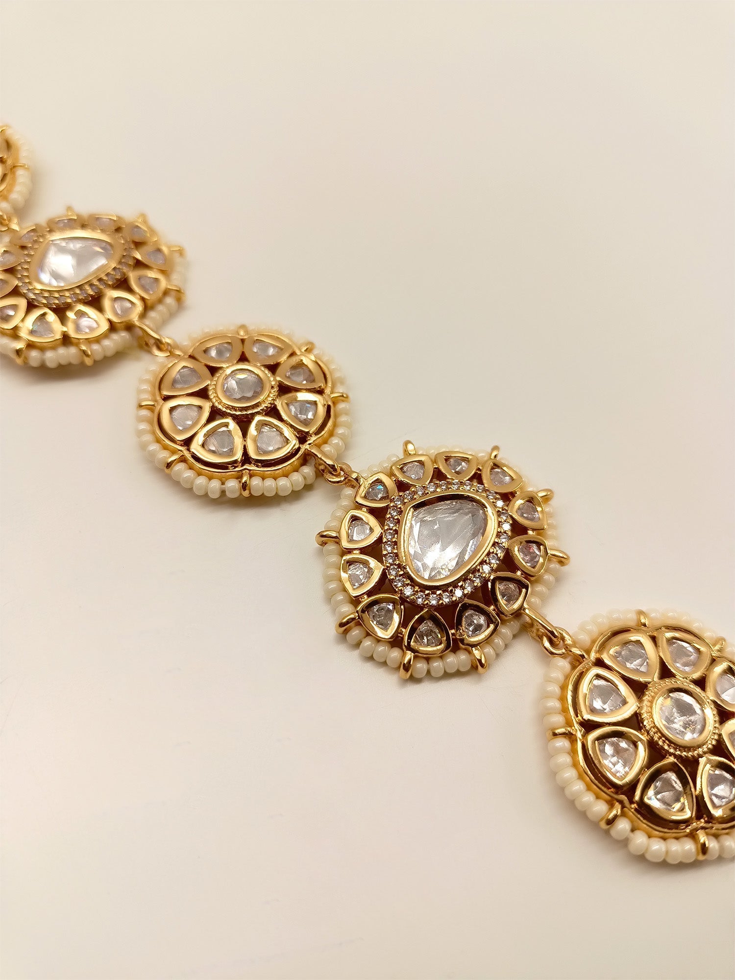 Debasmita White Kundan Sheeshpatti - qivii