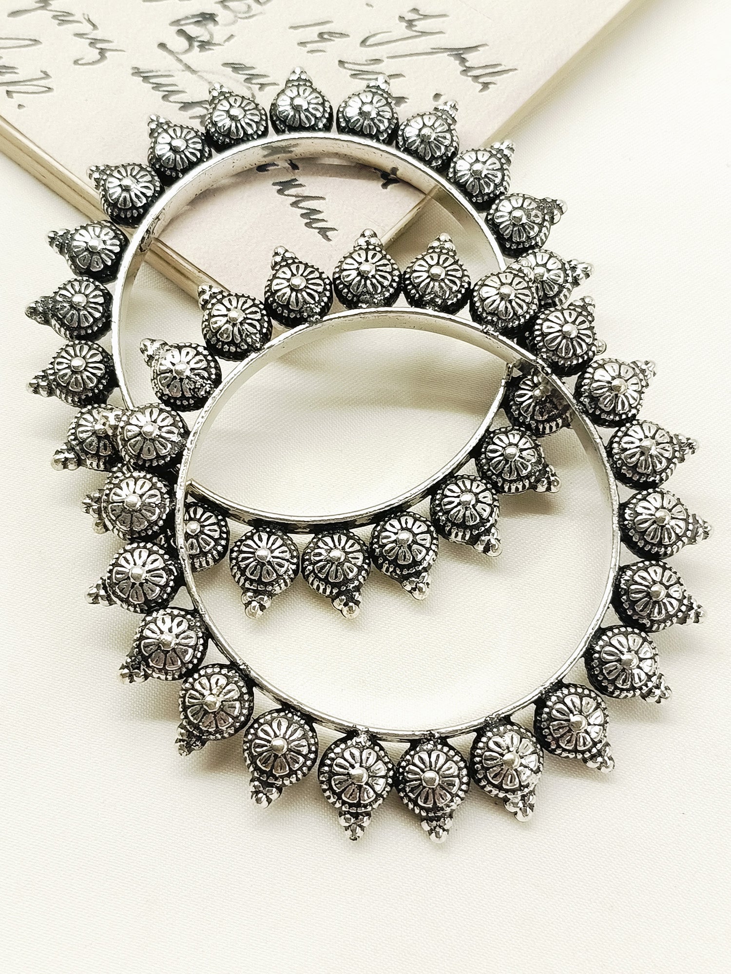 Ojal Plain Oxidized Bangle