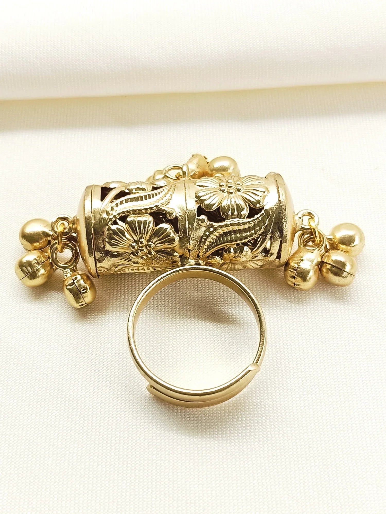 Raksh Golden Men's Finger Ring