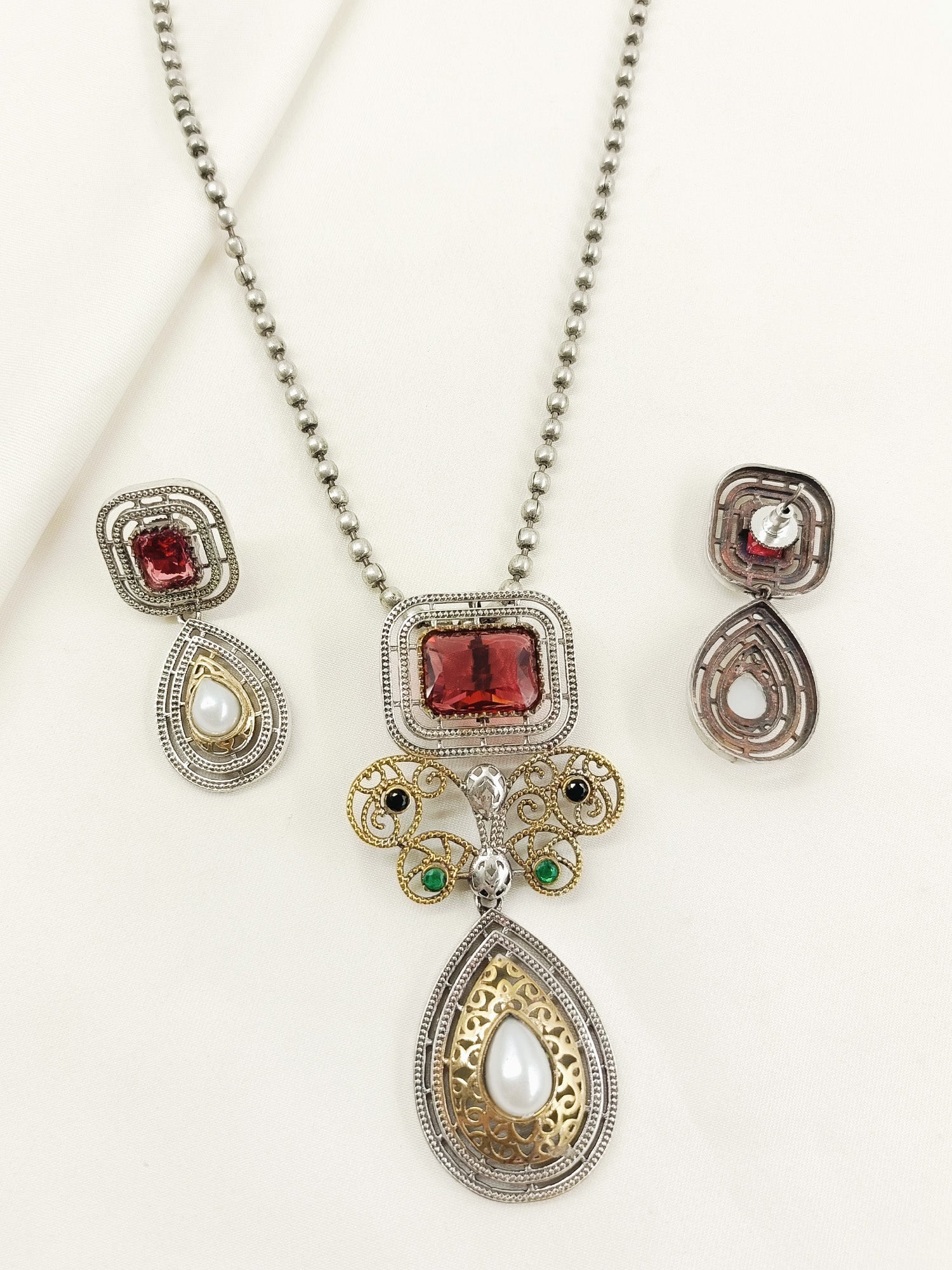 Udyati Ruby Oxidized Pendant Set
