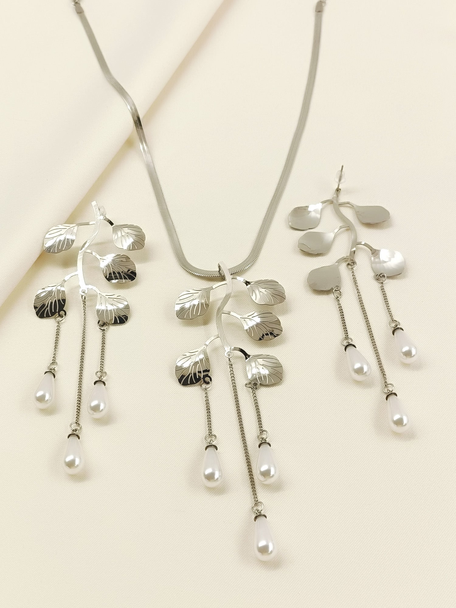 Chadni Silver Western Necklace Set