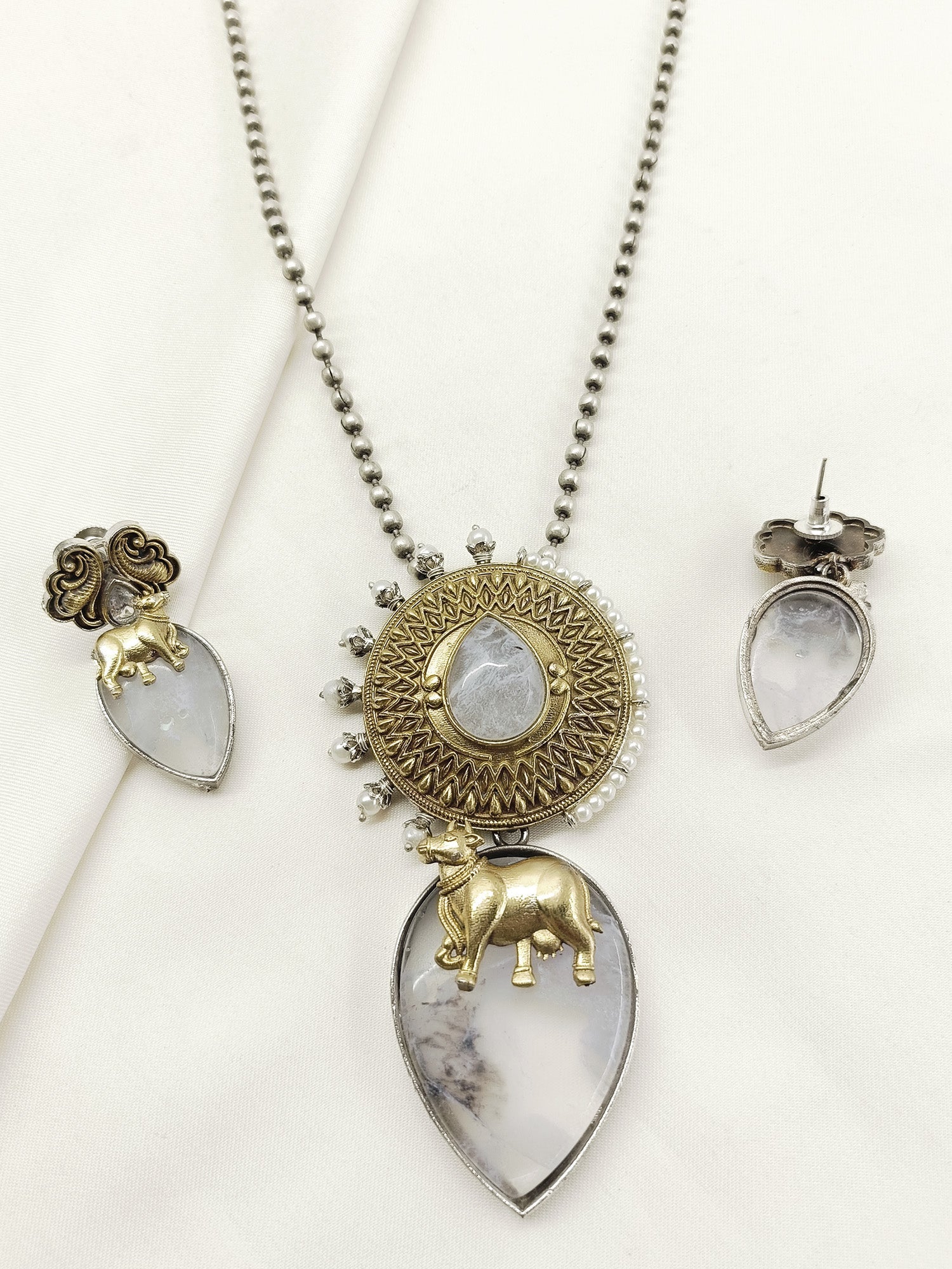 Swari Grey Oxidized Pendant Set