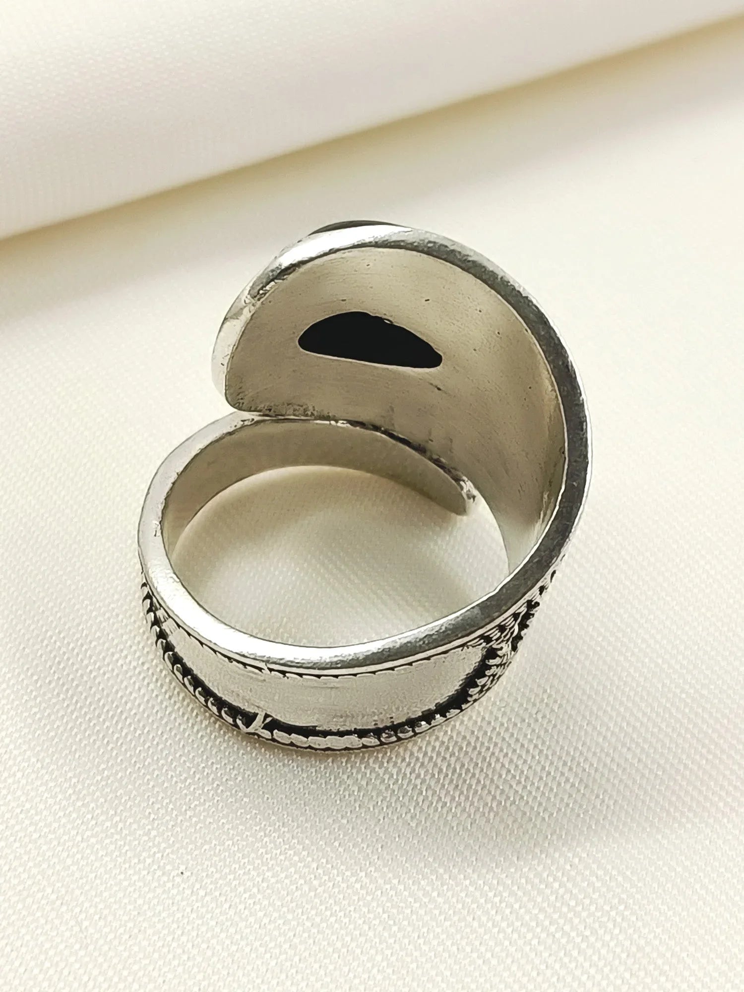 Keily Black Western Finger Ring