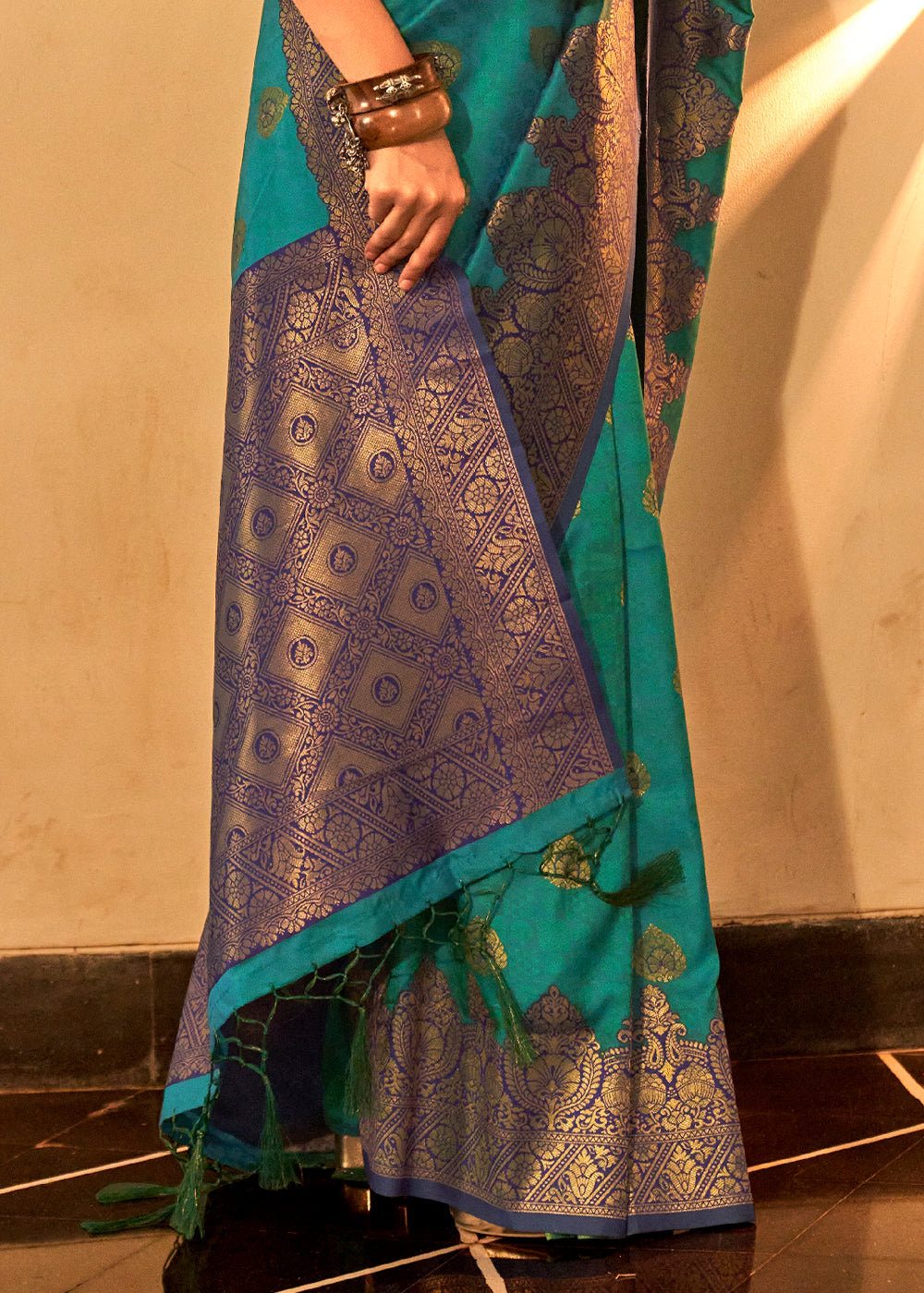 Greasy Green Handloom Woven Banarasi Silk Saree - qivii